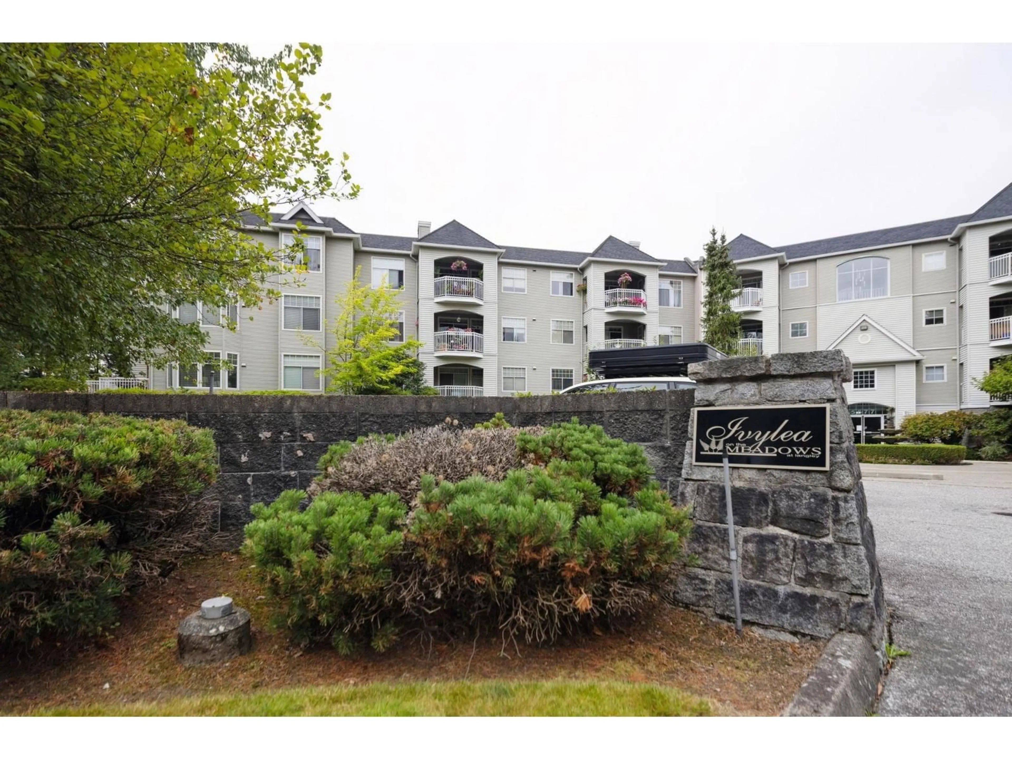 Unknown for 305 - 5677 208, Langley British Columbia V3A8J5