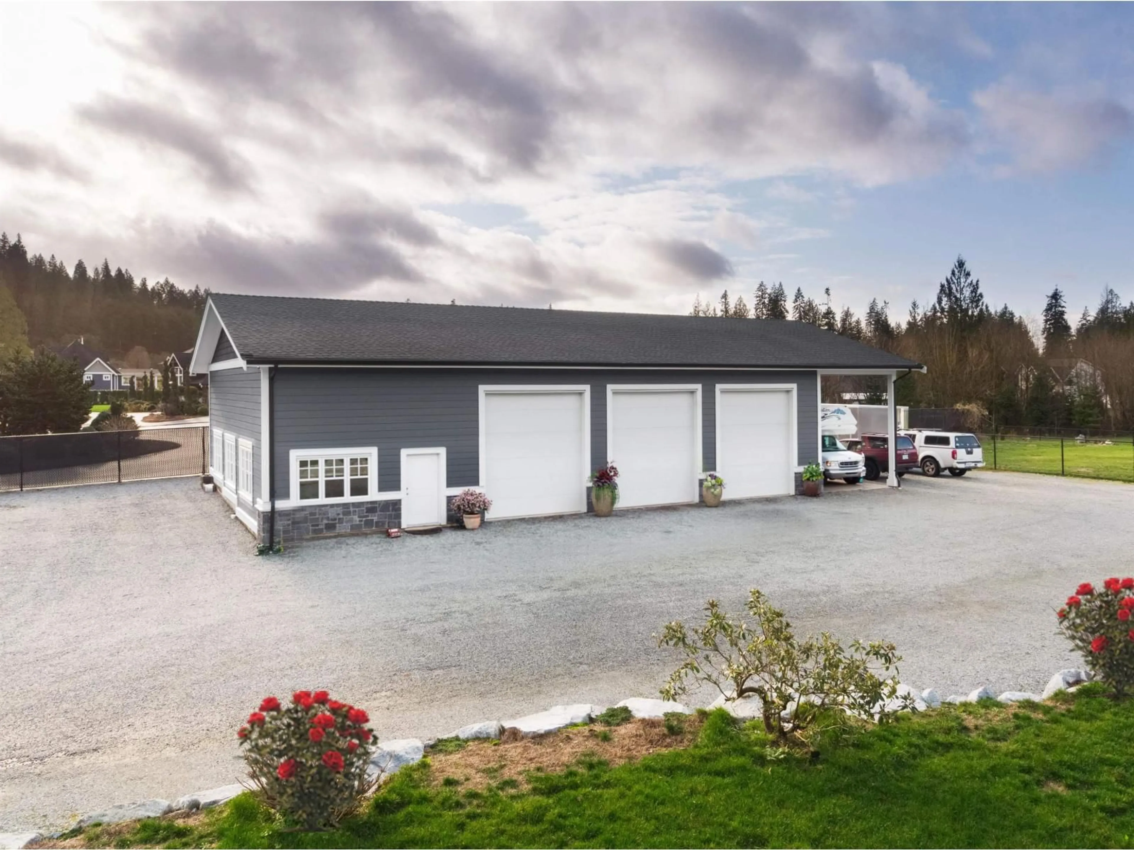 Indoor garage for 9175 GILMOUR, Mission British Columbia V4S1H9