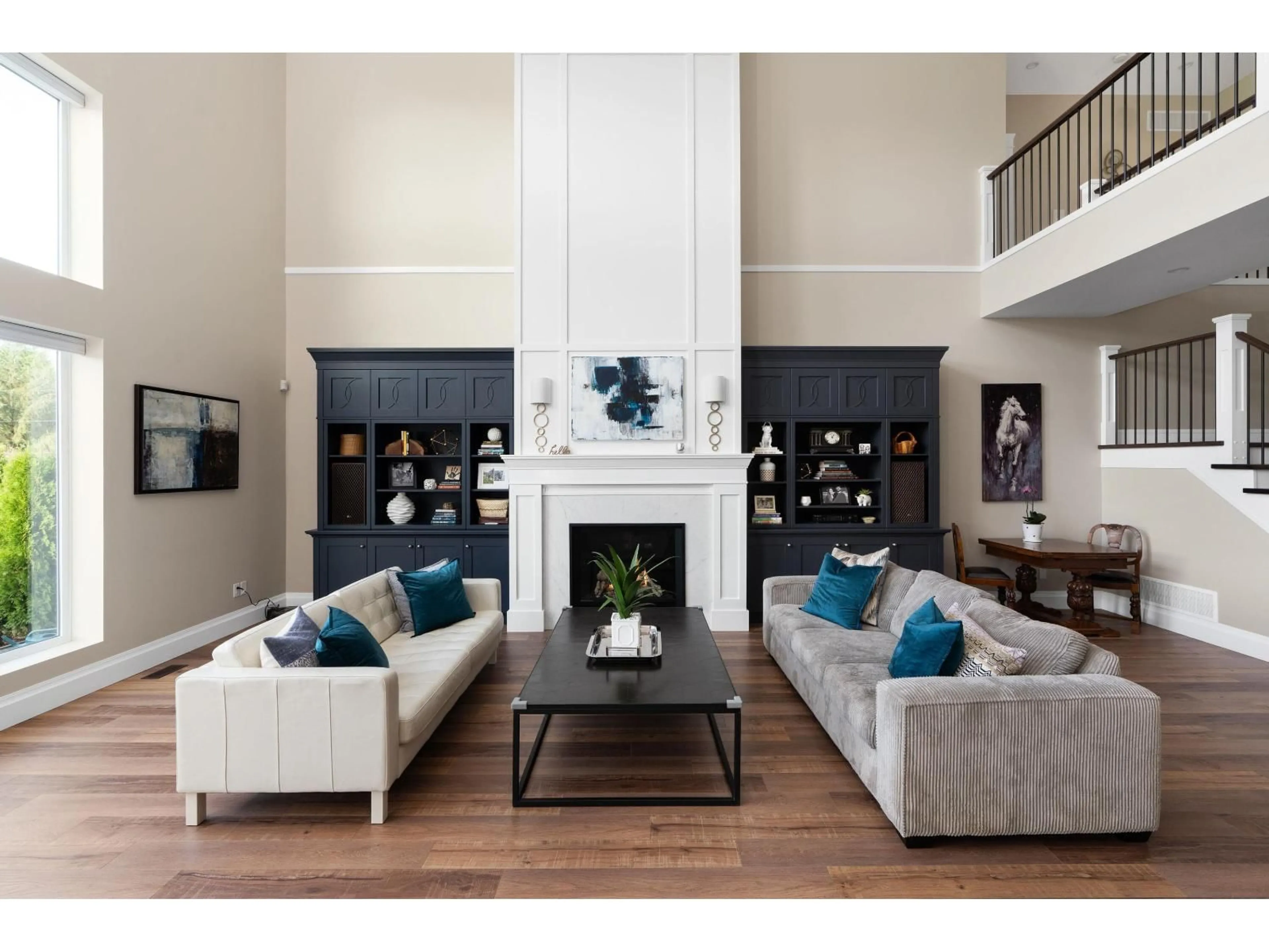 Living room with furniture, wood/laminate floor for 9175 GILMOUR, Mission British Columbia V4S1H9