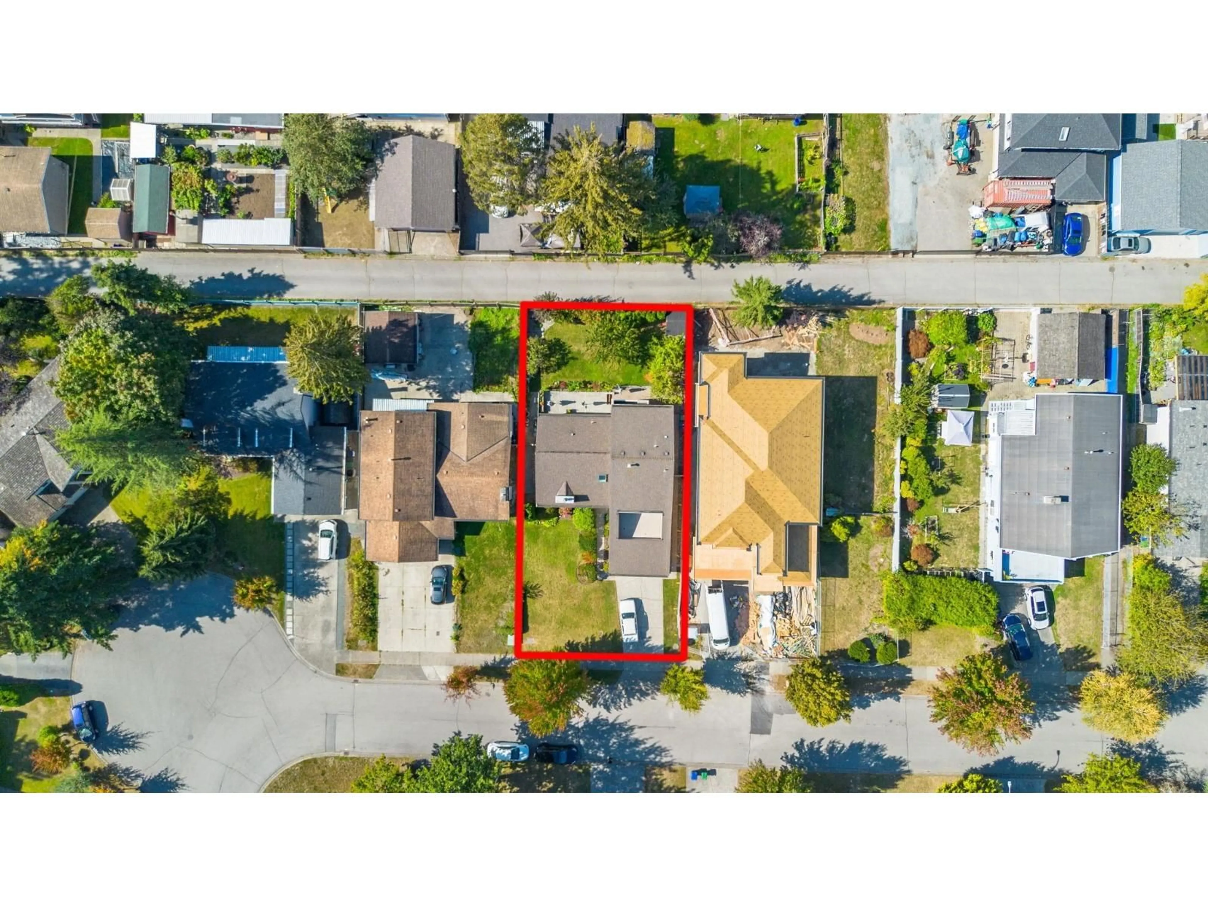 A pic from outside/outdoor area/front of a property/back of a property/a pic from drone, street for 14437 CHARTWELL, Surrey British Columbia V3S5E3