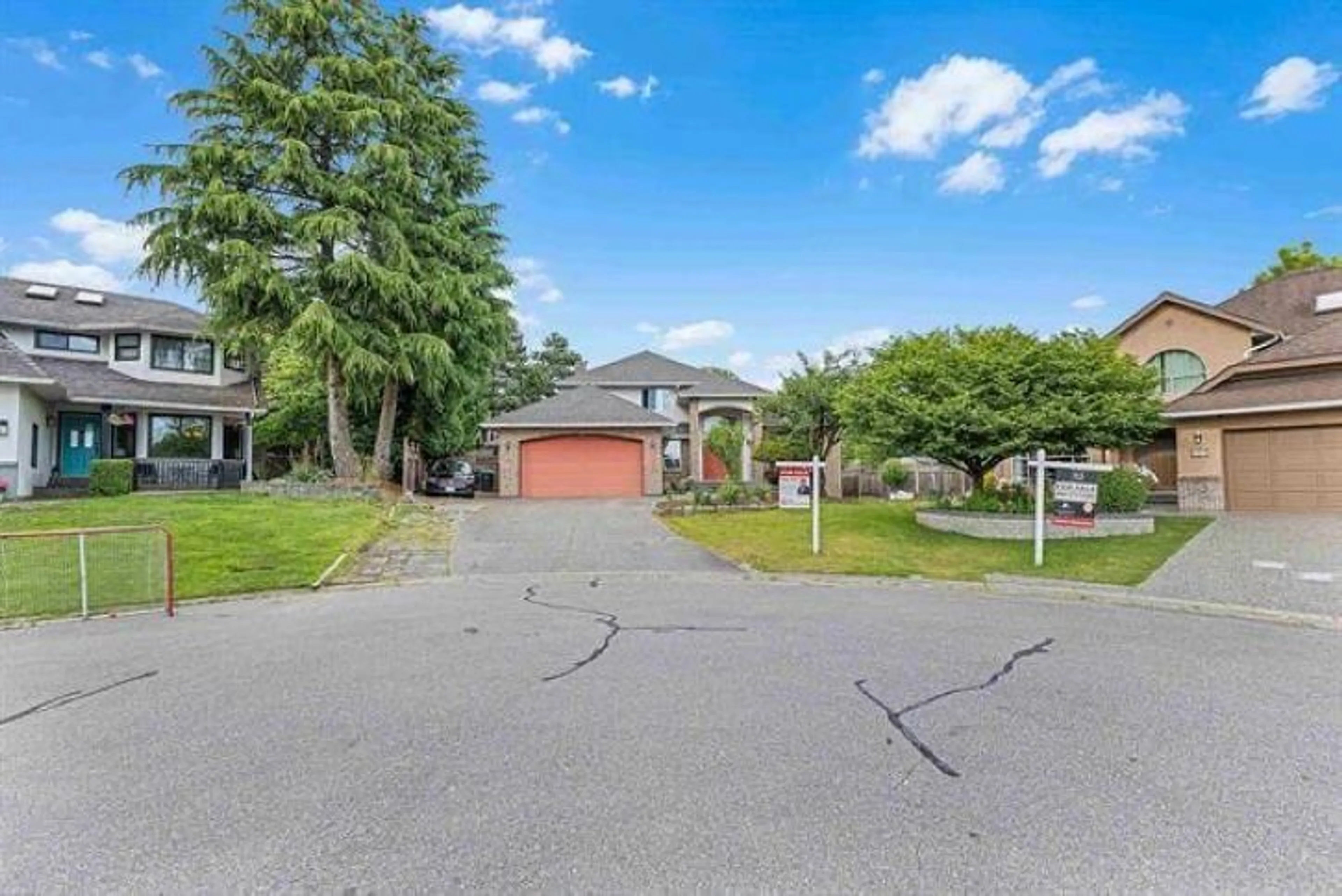 A pic from outside/outdoor area/front of a property/back of a property/a pic from drone, street for 14247 86, Surrey British Columbia V3W0S6