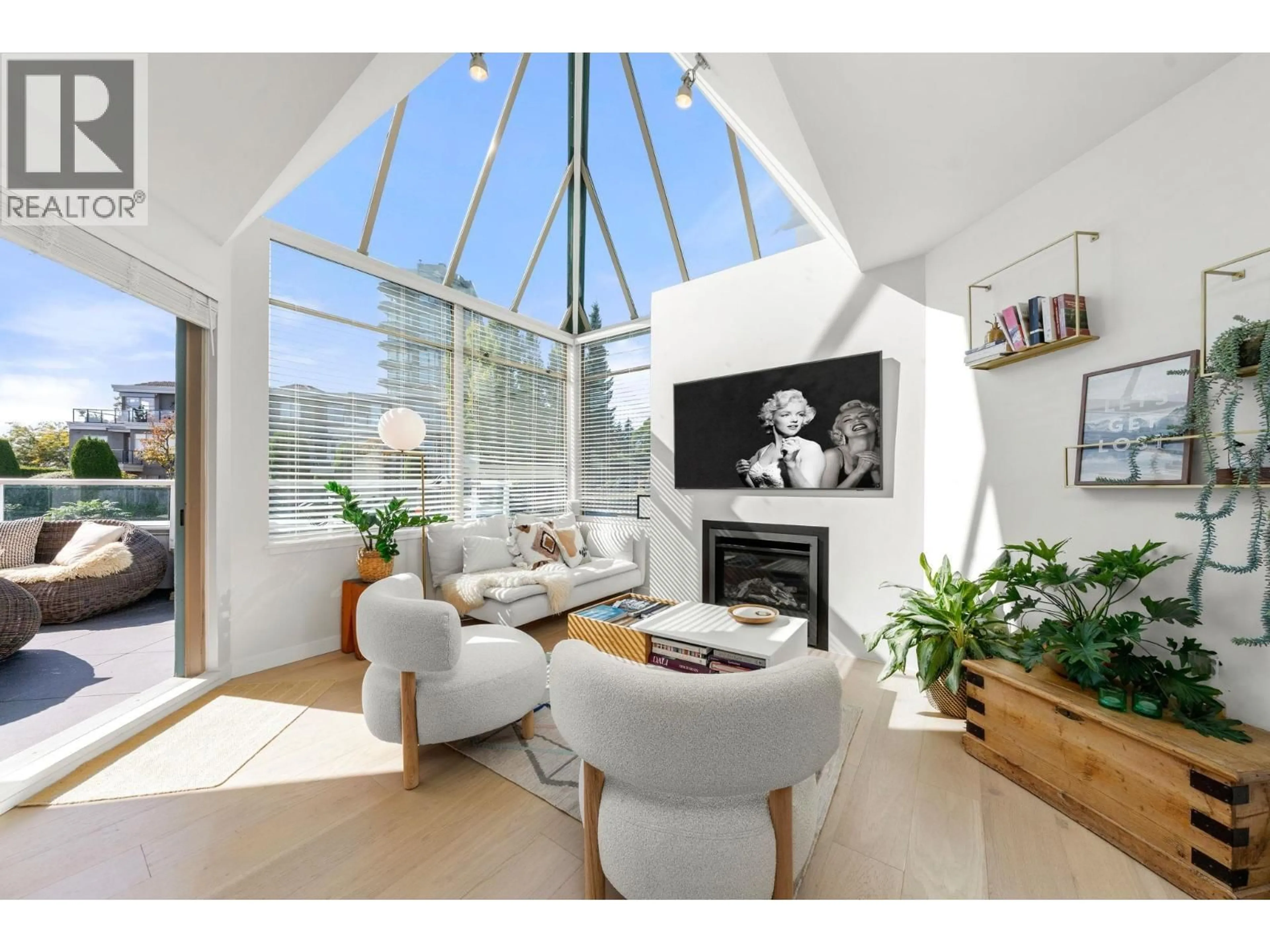 Unknown for 204 - 565 17TH STREET, West Vancouver British Columbia V7V3S9