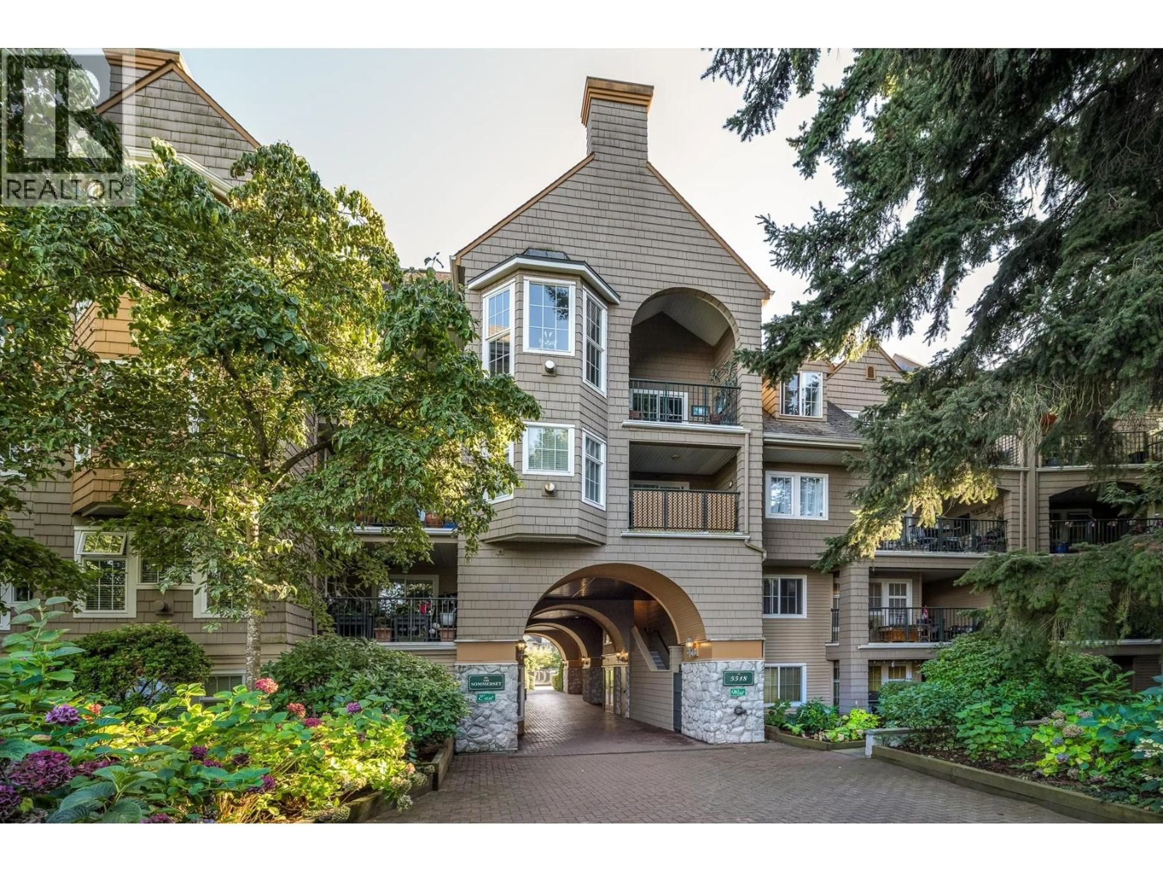 Indoor foyer for 205 - 5518 14TH AVENUE AVENUE, Delta British Columbia V4M4E0