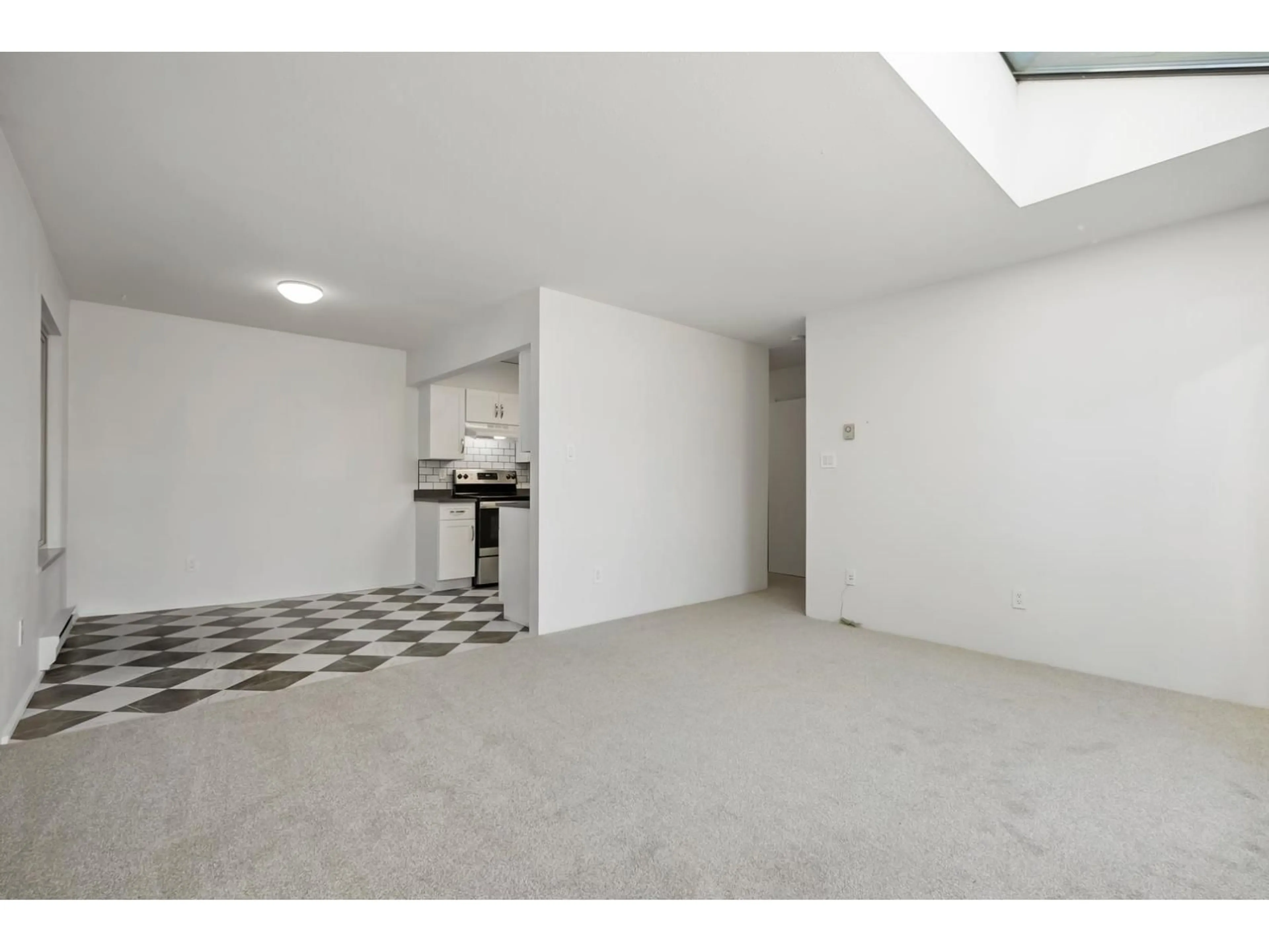 A pic of a room for 310 - 10468 148, Surrey British Columbia V3R8T1