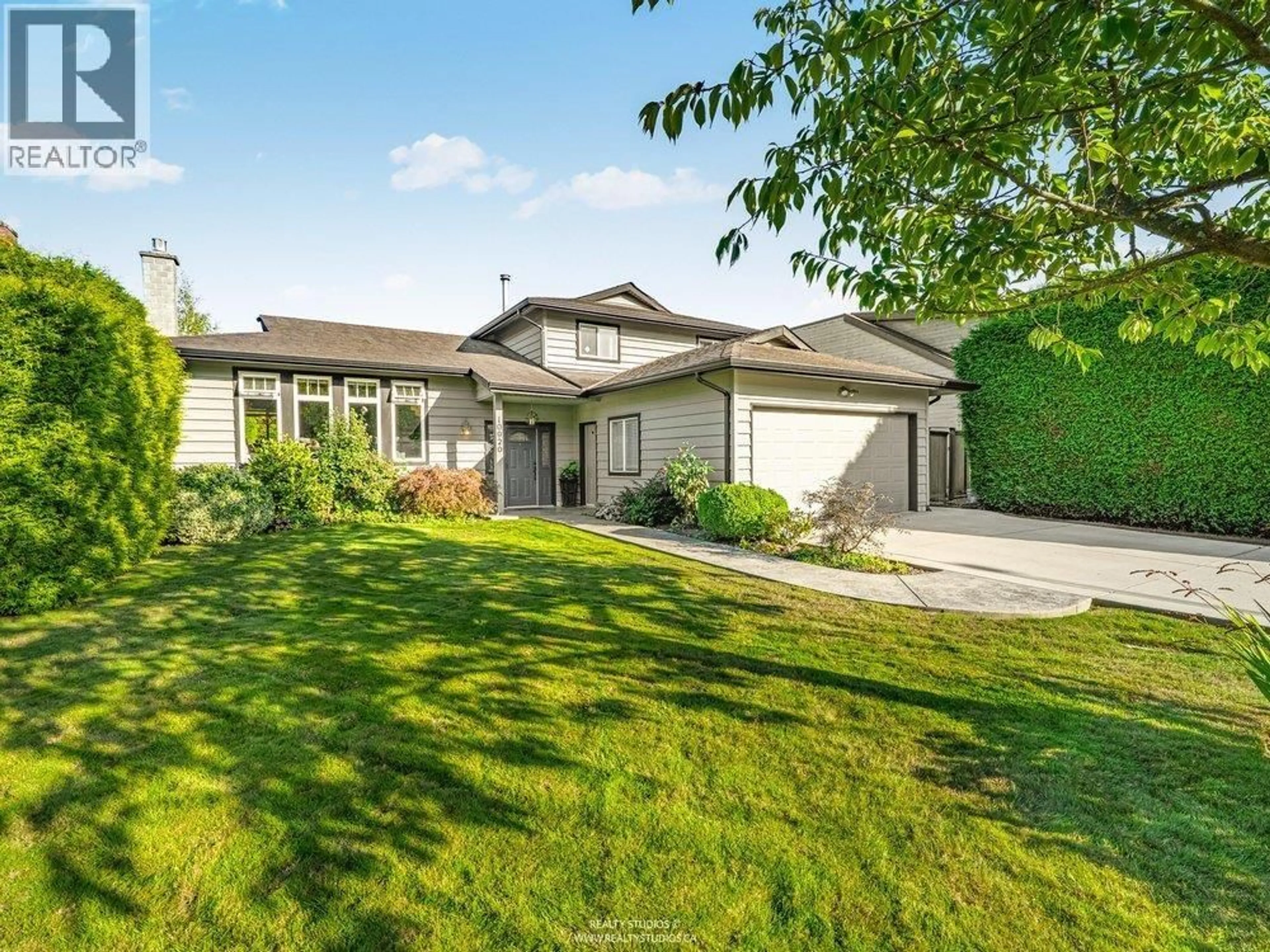 A pic from outside/outdoor area/front of a property/back of a property/a pic from drone, street for 10920 HOGARTH DRIVE, Richmond British Columbia V7E3Z8