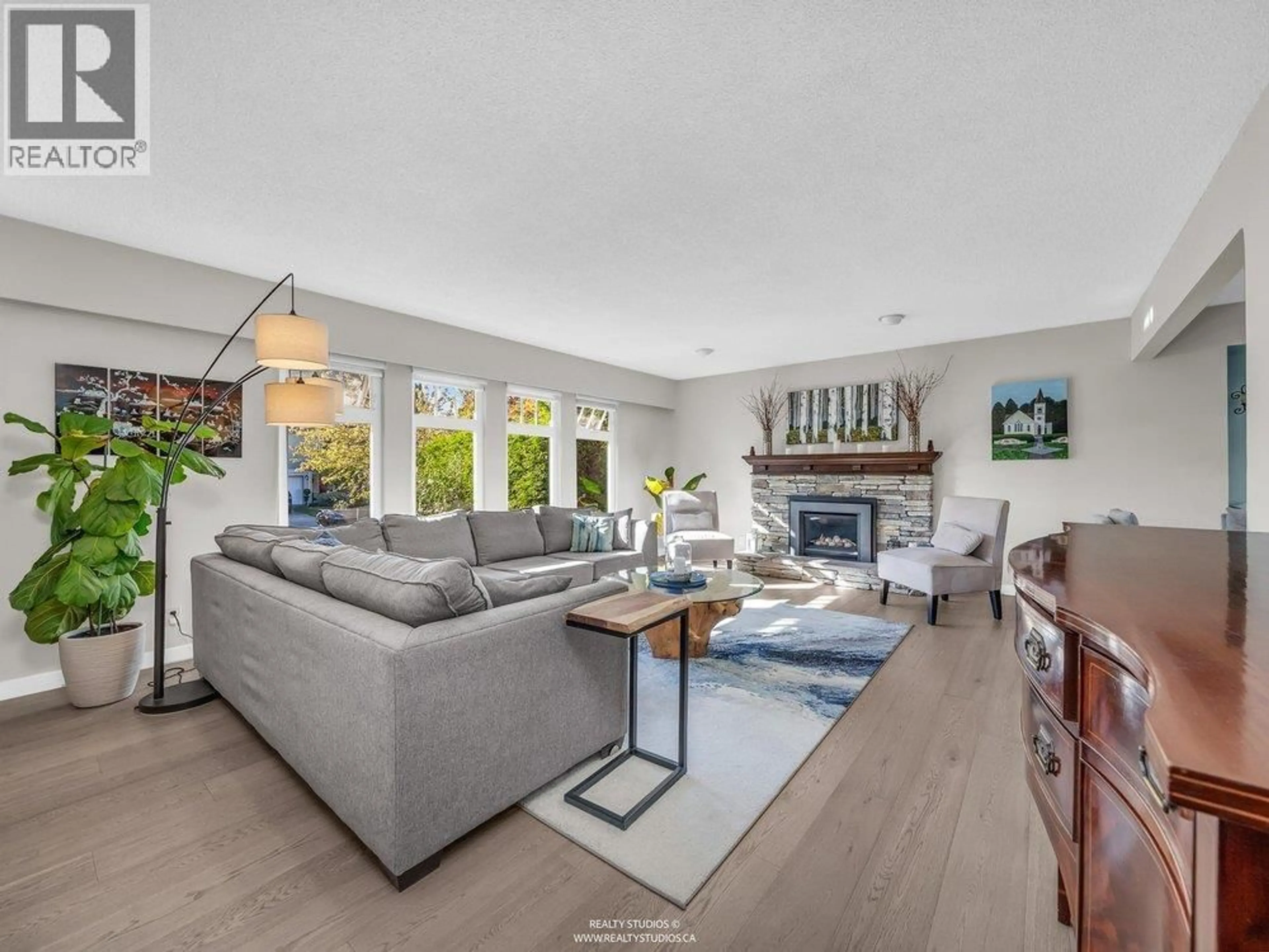 Living room with furniture, unknown for 10920 HOGARTH DRIVE, Richmond British Columbia V7E3Z8