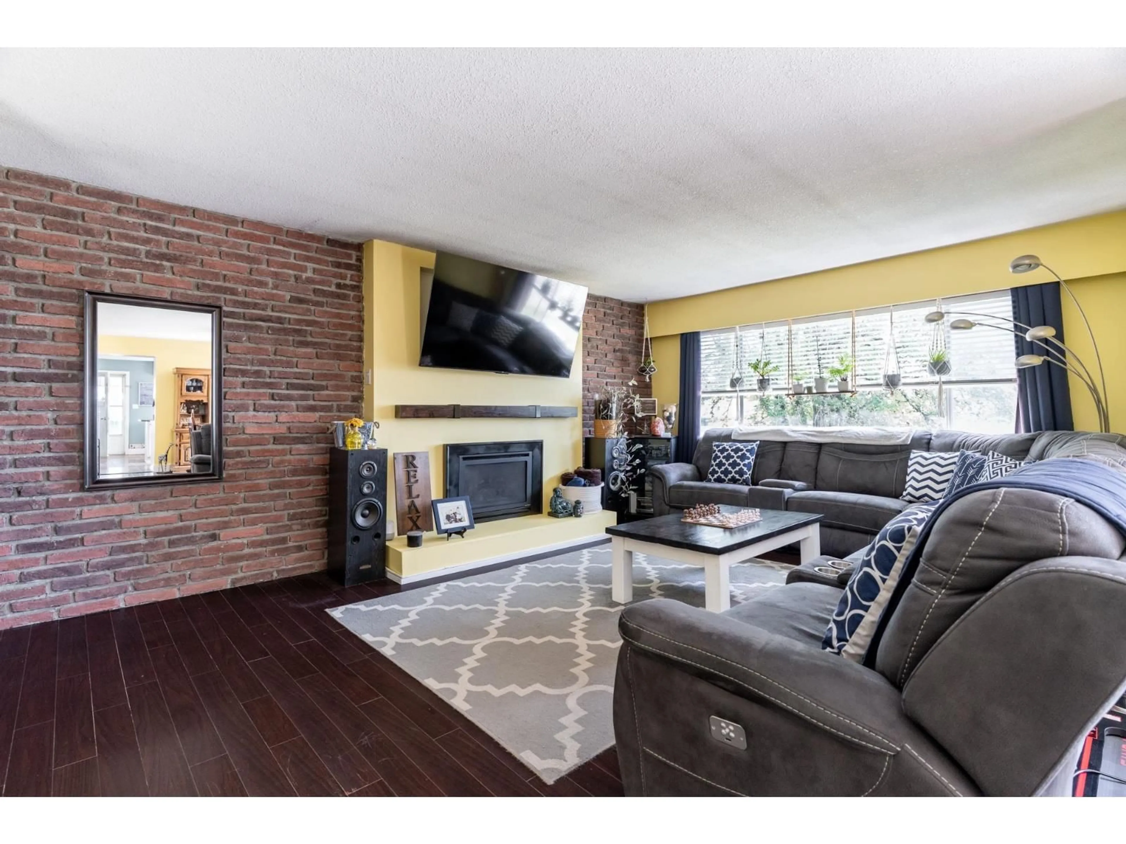Living room with furniture, unknown for 10935 MONROE, Delta British Columbia V4C1N2