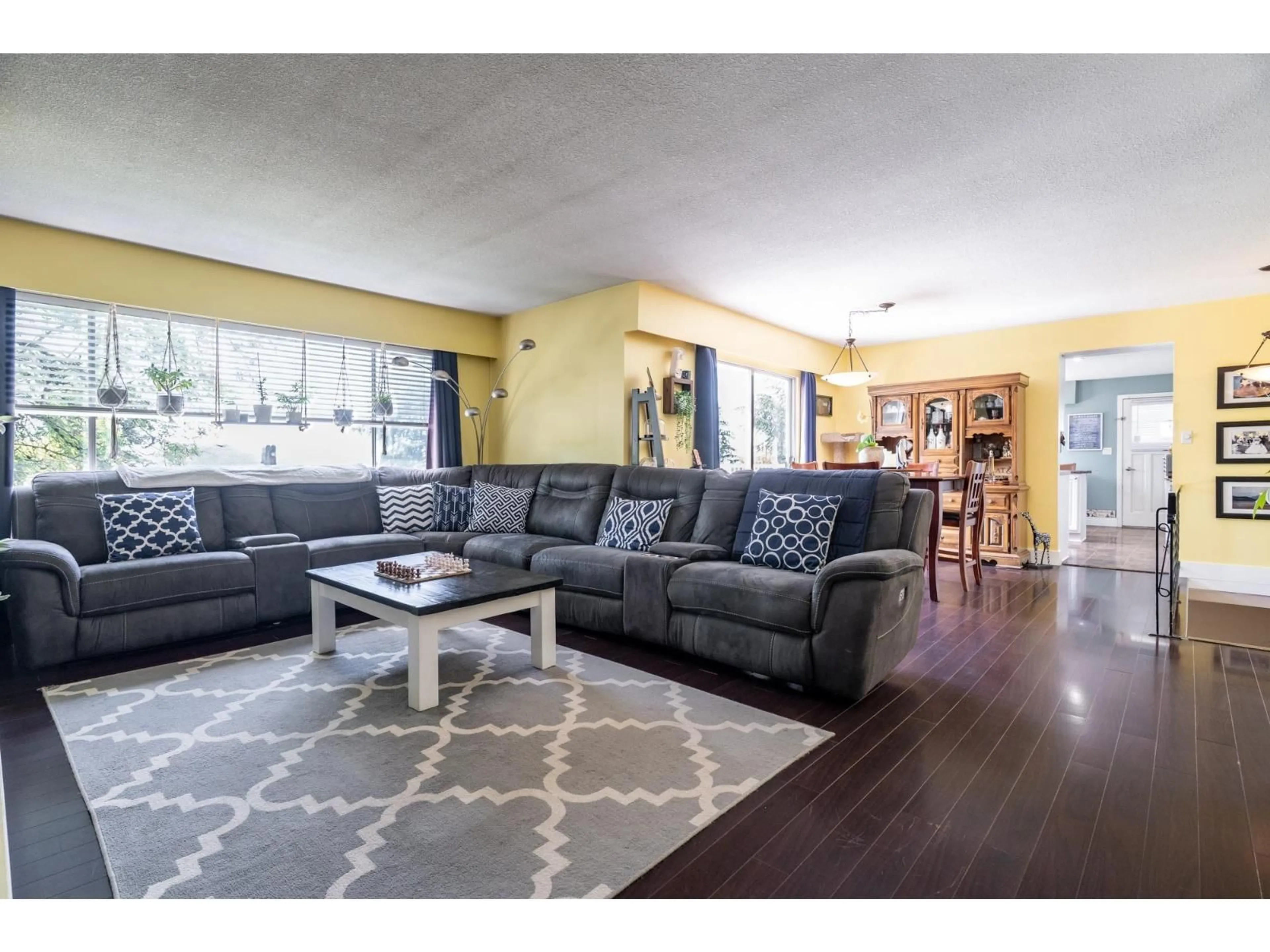 Living room with furniture, unknown for 10935 MONROE, Delta British Columbia V4C1N2