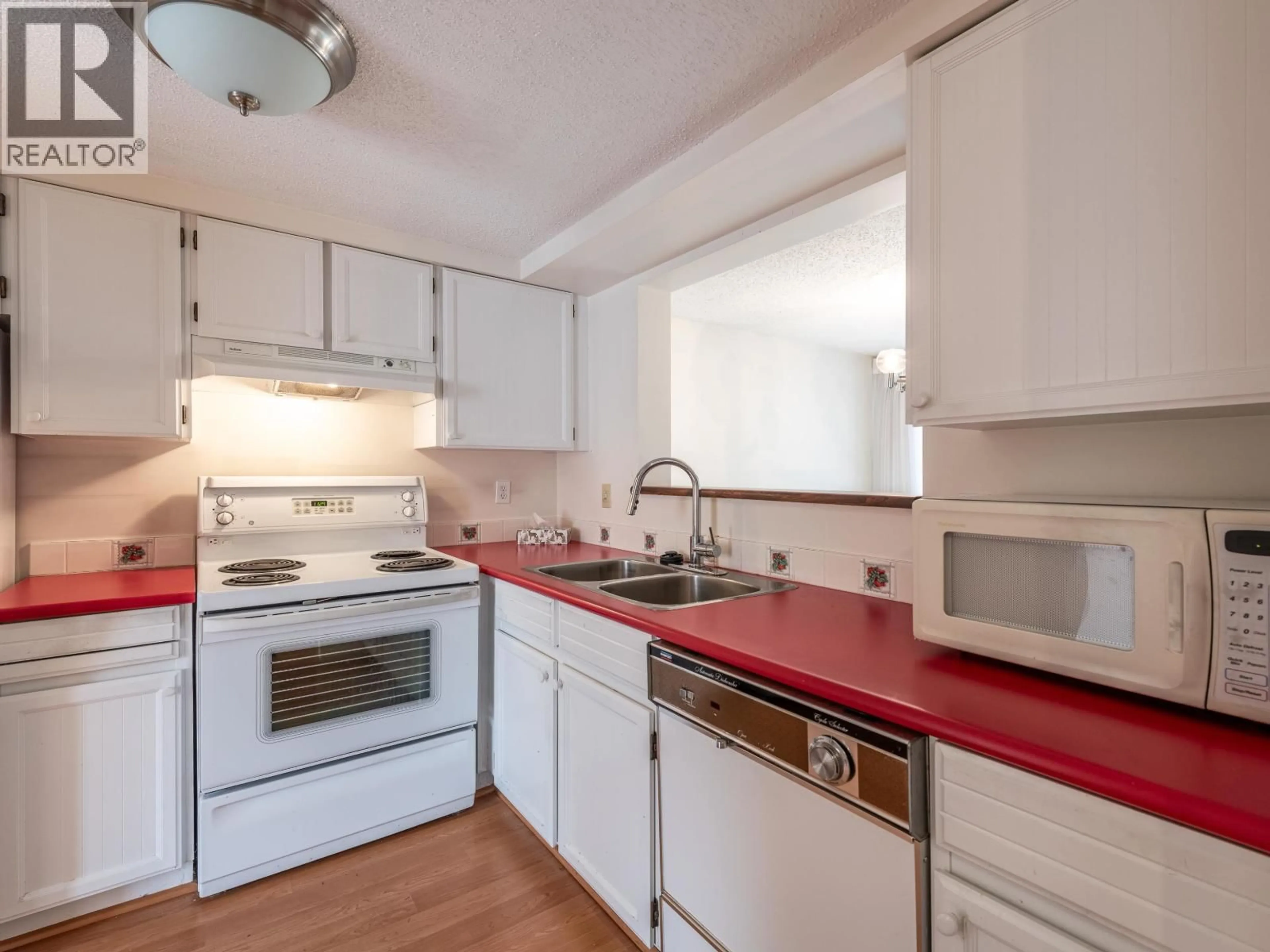 Standard kitchen, unknown for 4245 BIRCHWOOD CRESCENT, Burnaby British Columbia V5G4E6