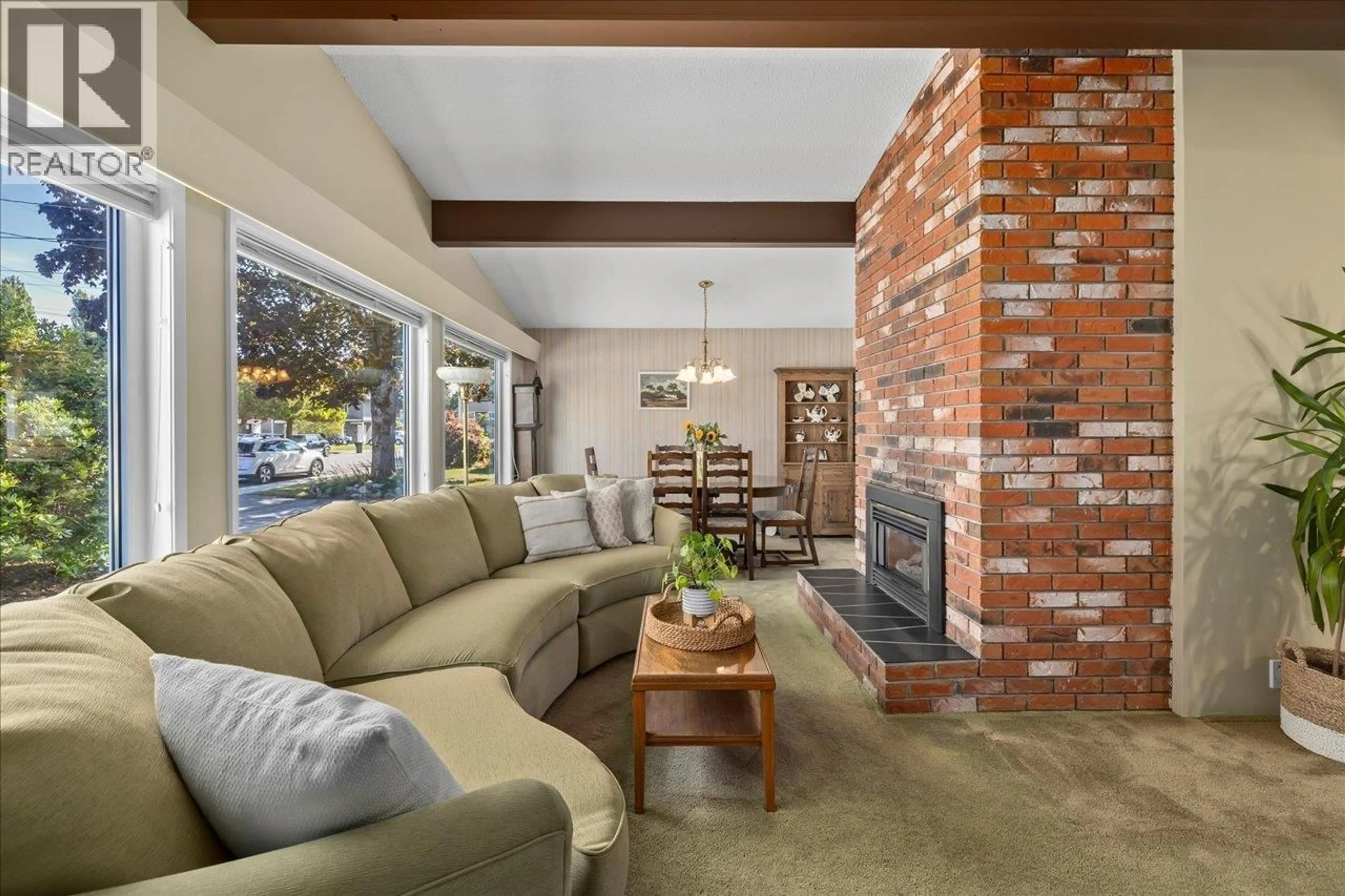 Living room with furniture, ceramic/tile floor for 4463 54A STREET, Delta British Columbia V4K2Z6