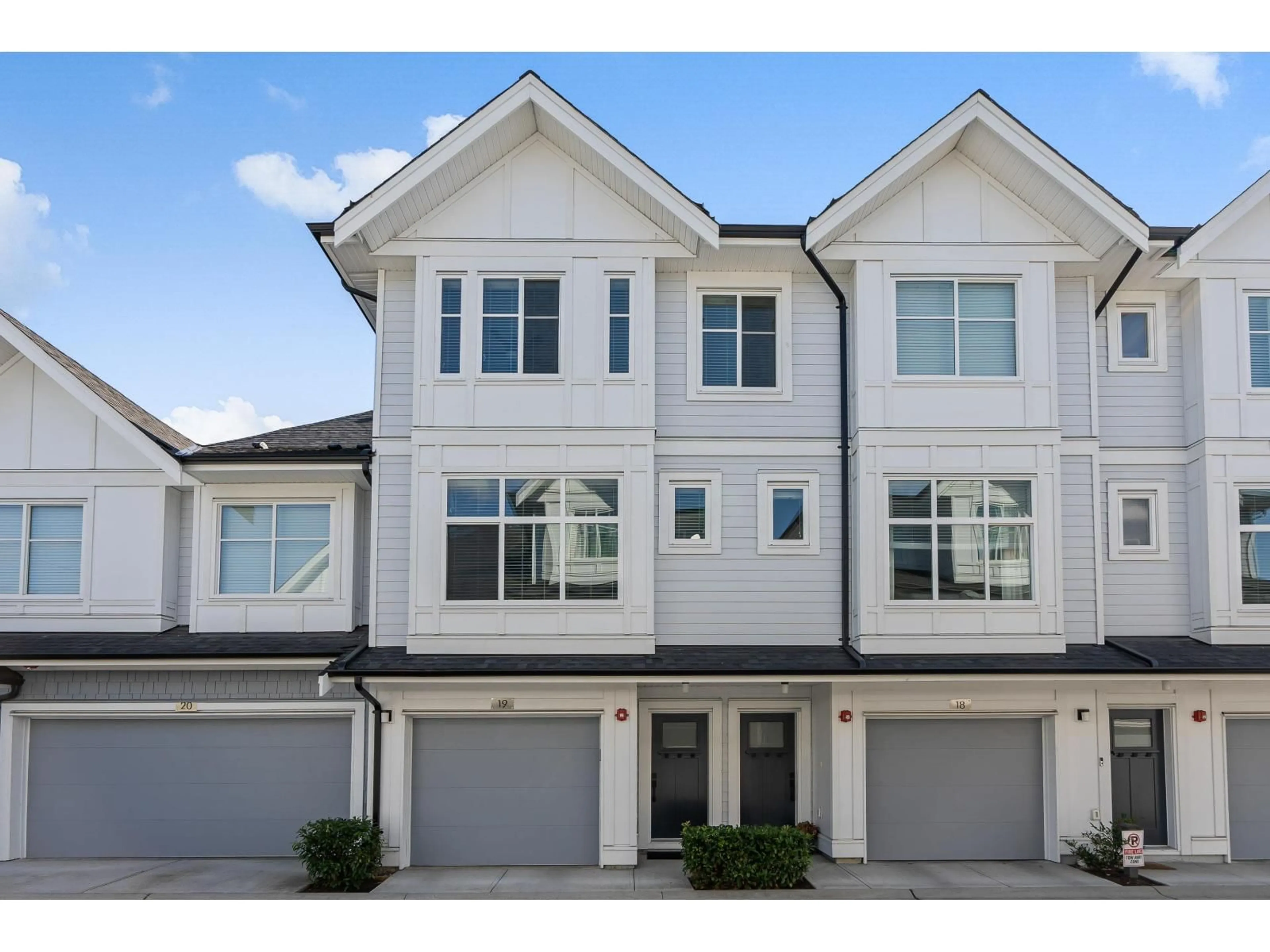 Home with vinyl exterior material, street for 19 - 21688 52, Langley British Columbia V2Y4K9