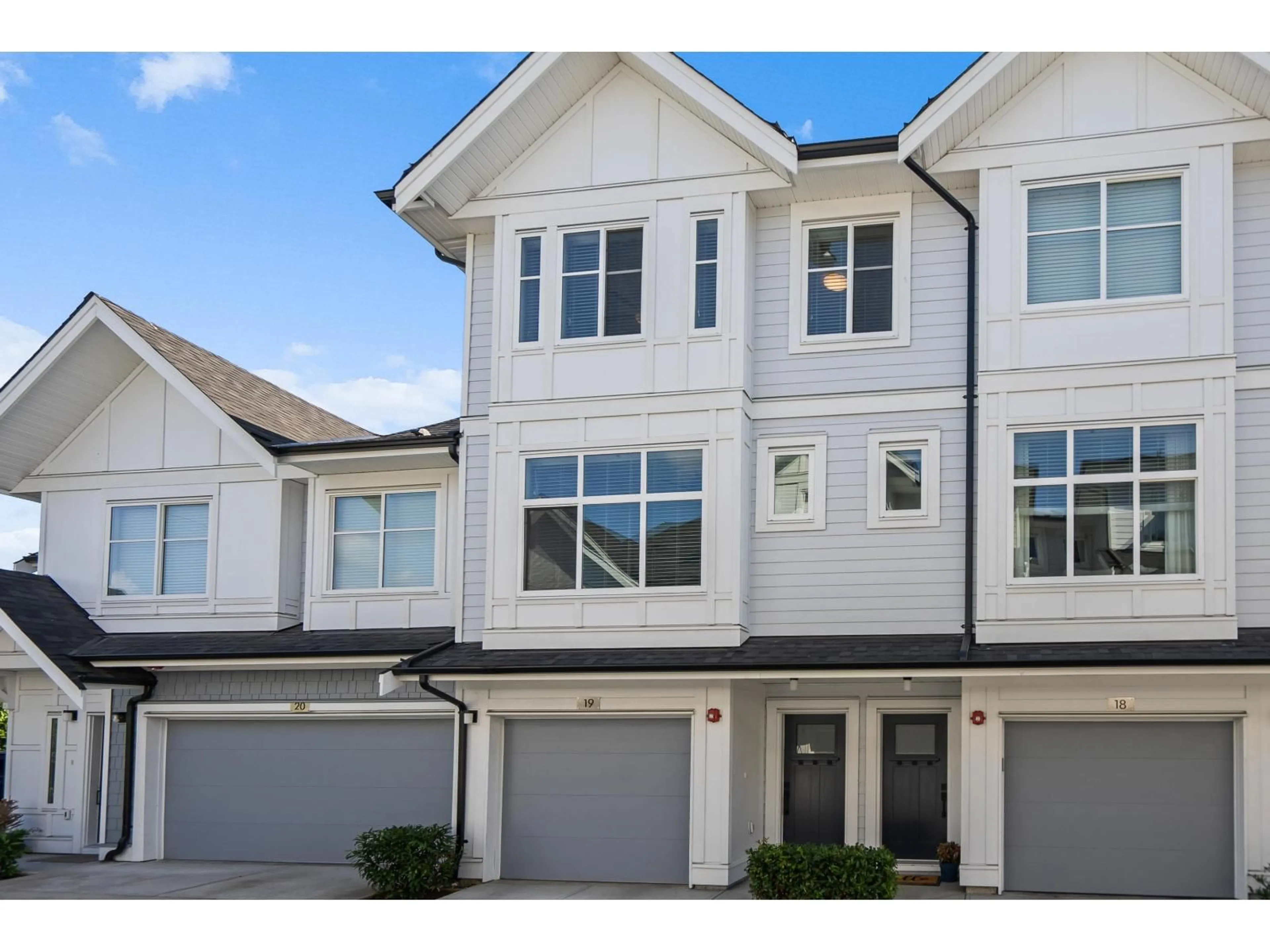 Home with vinyl exterior material, street for 19 - 21688 52, Langley British Columbia V2Y4K9