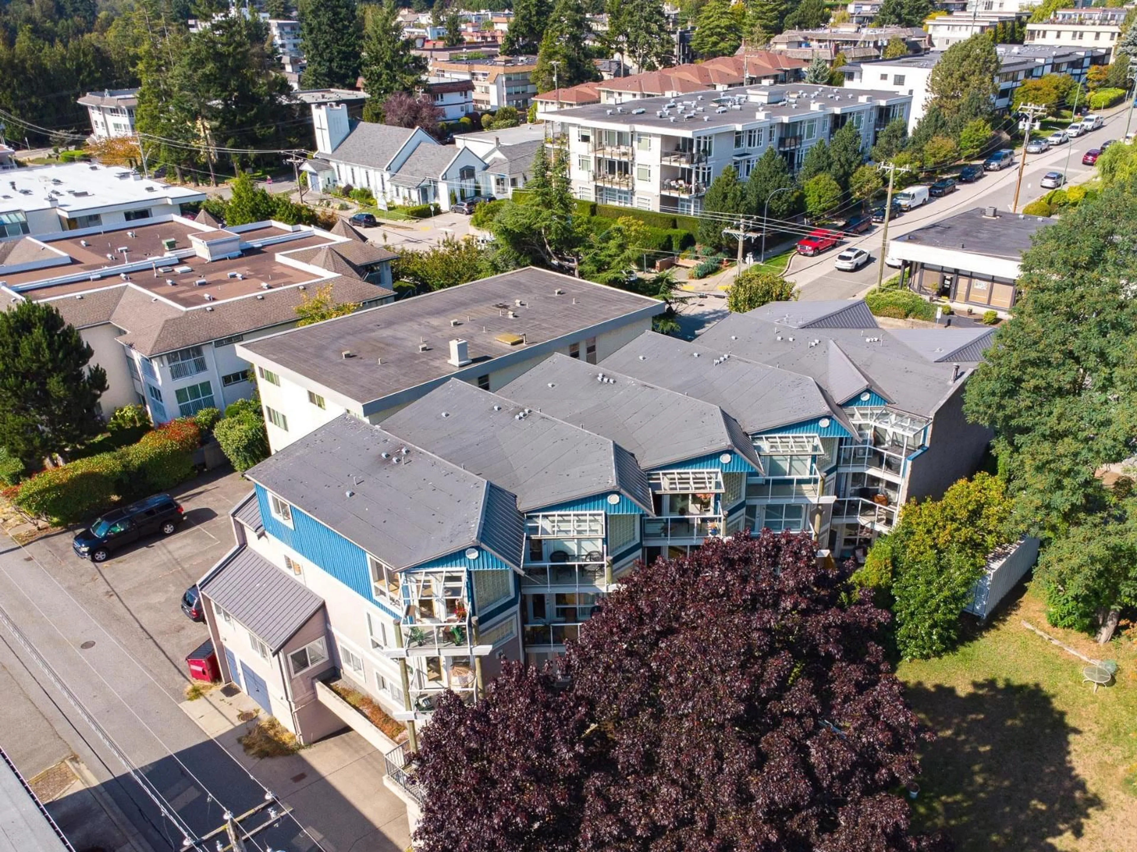 A pic from outside/outdoor area/front of a property/back of a property/a pic from drone, unknown for 205 - 15154 ROPER, White Rock British Columbia V4B2E7