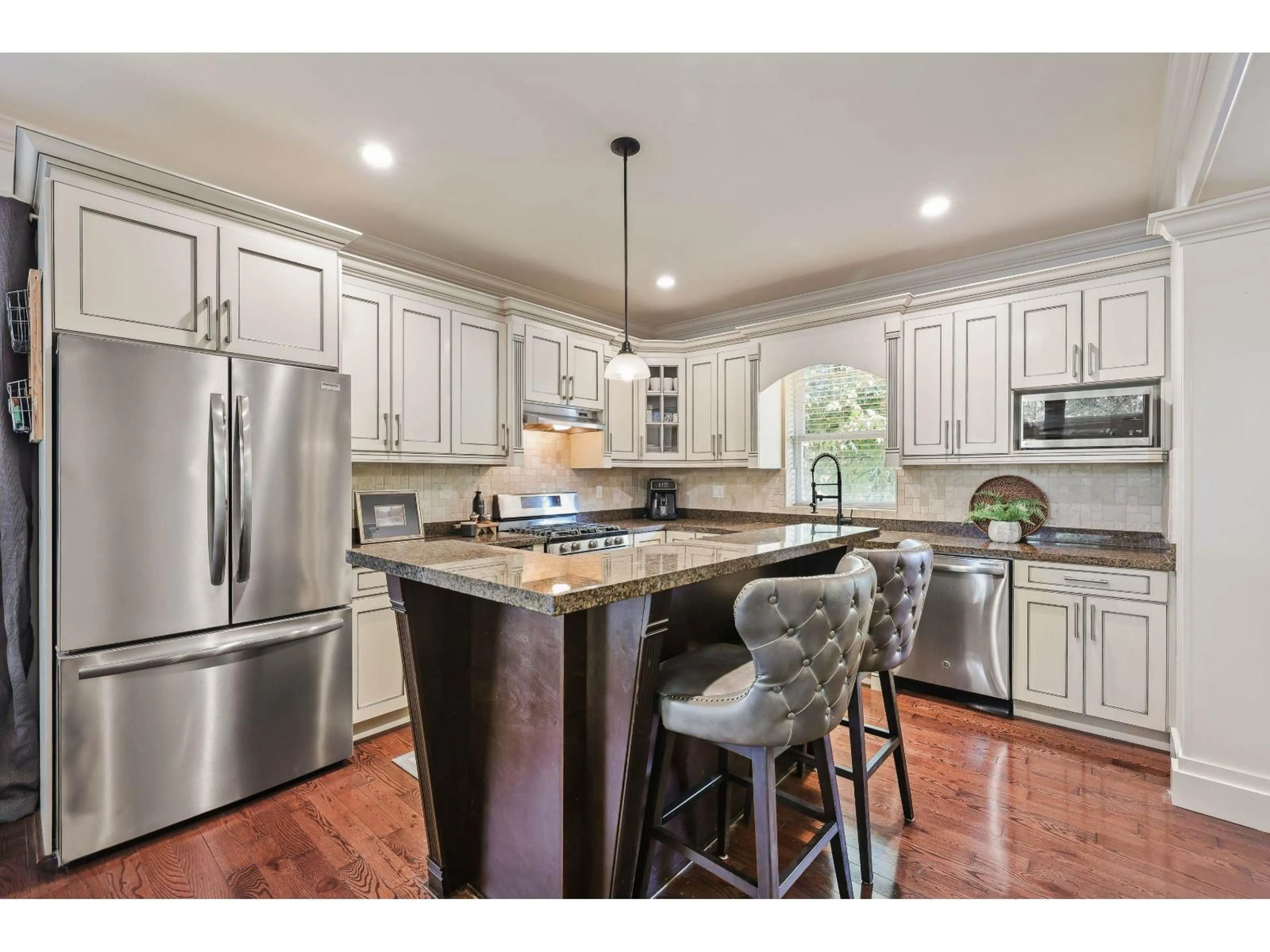 Open concept kitchen, unknown for 5017 223, Langley British Columbia V2Y2V4