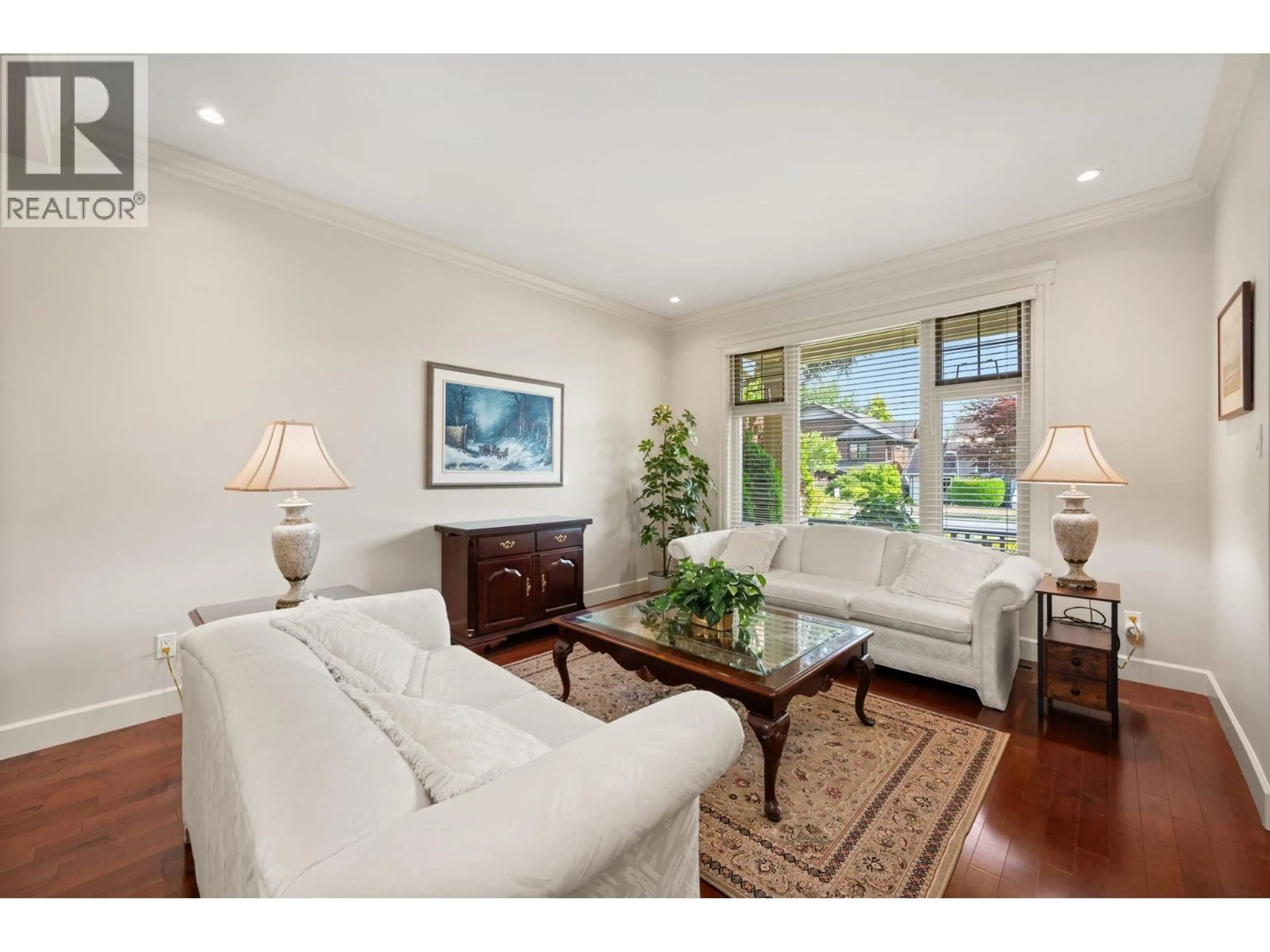 Living room with furniture, unknown for 336 12TH STREET, North Vancouver British Columbia V7L2J9
