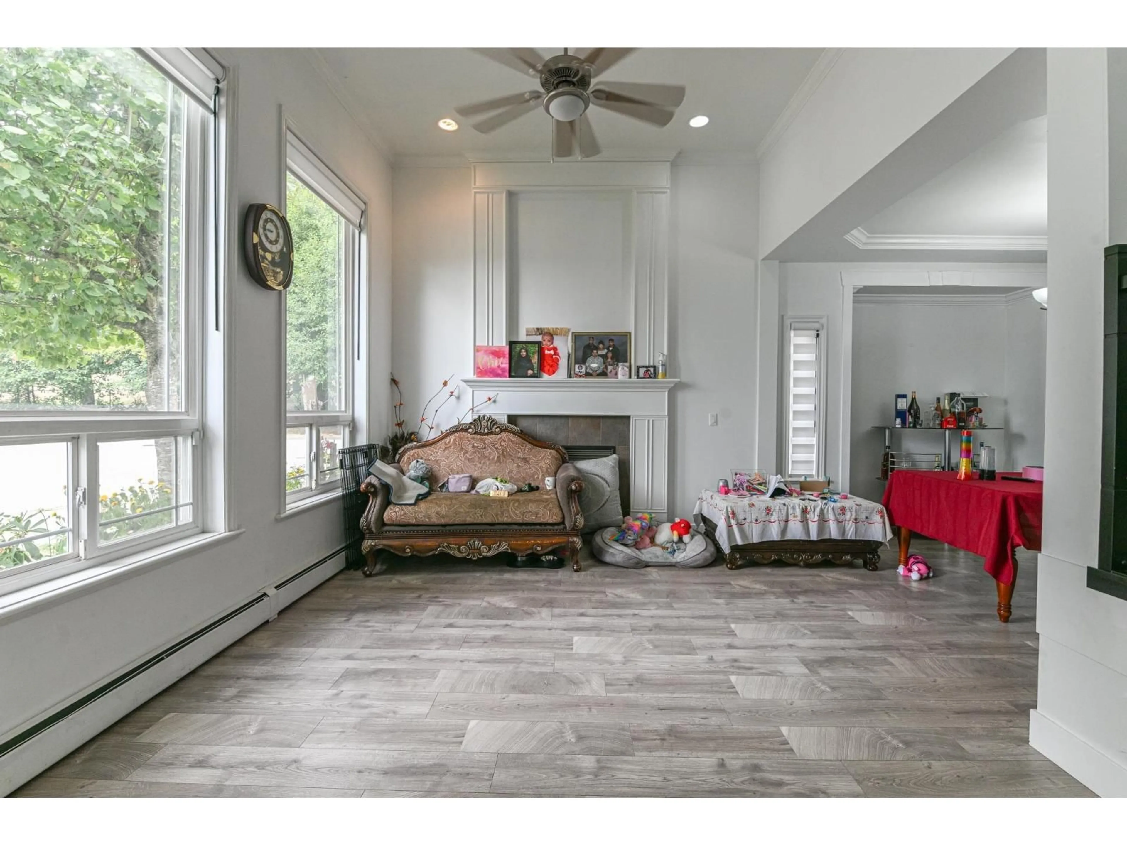 Indoor entryway for 6798 146B, Surrey British Columbia V3S0Z4