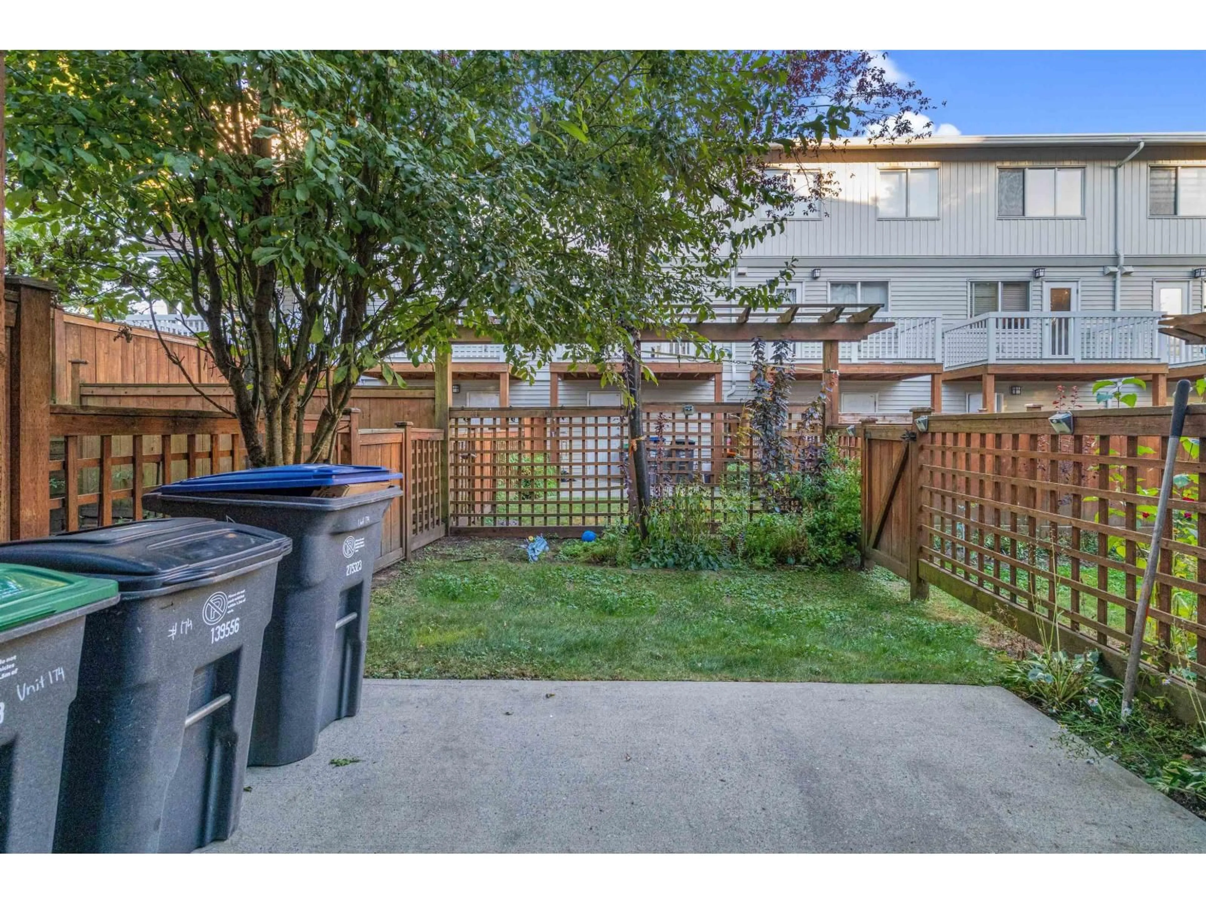 Patio, street for 174 - 16177 83, Surrey British Columbia V4N5T3