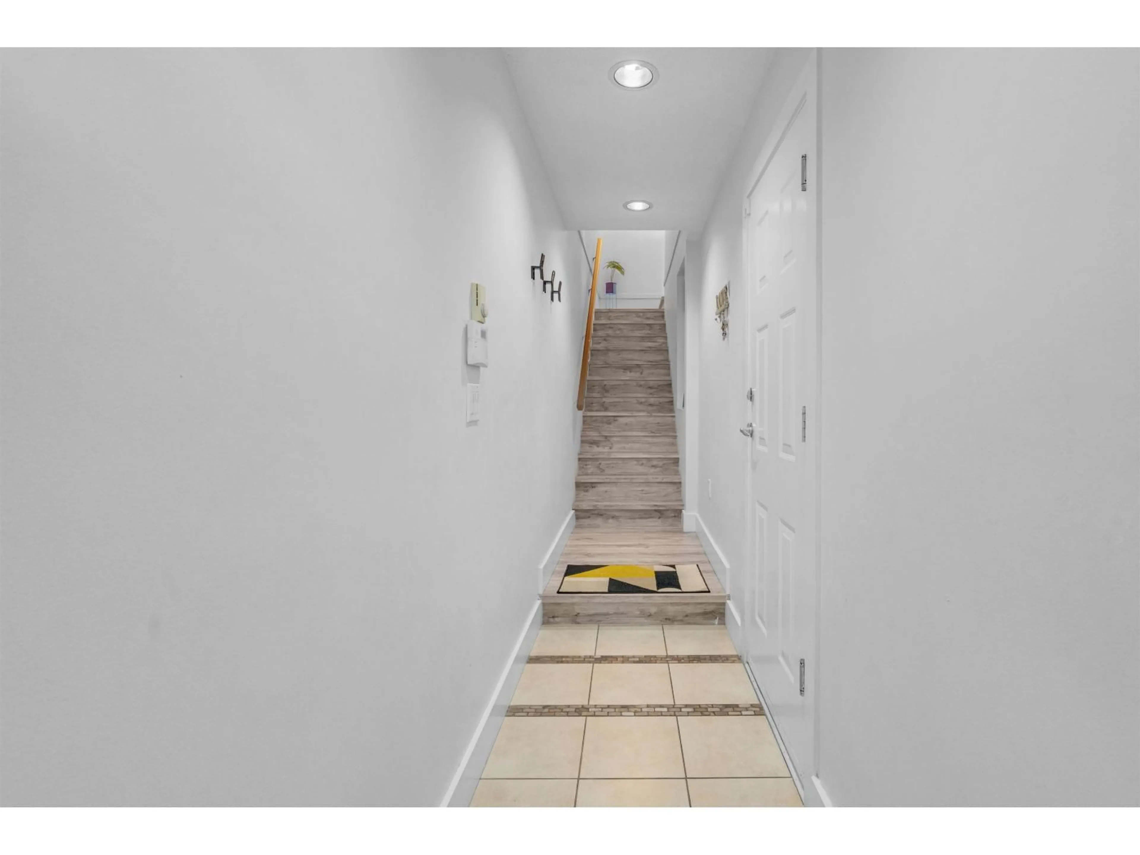 Indoor foyer for 174 - 16177 83, Surrey British Columbia V4N5T3