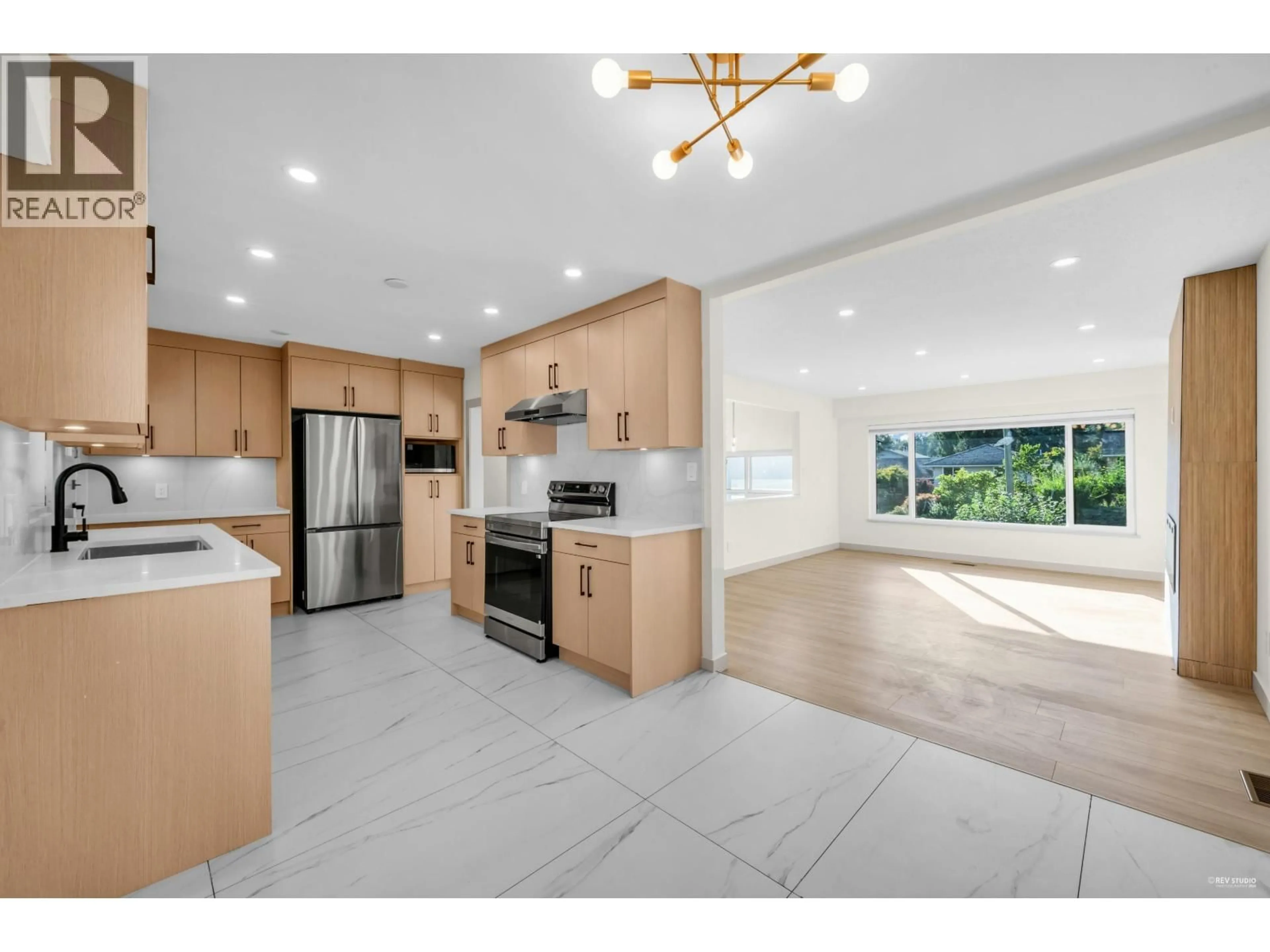 Open concept kitchen, ceramic/tile floor for 3640 ST. ANNE STREET, Port Coquitlam British Columbia V3B4G8