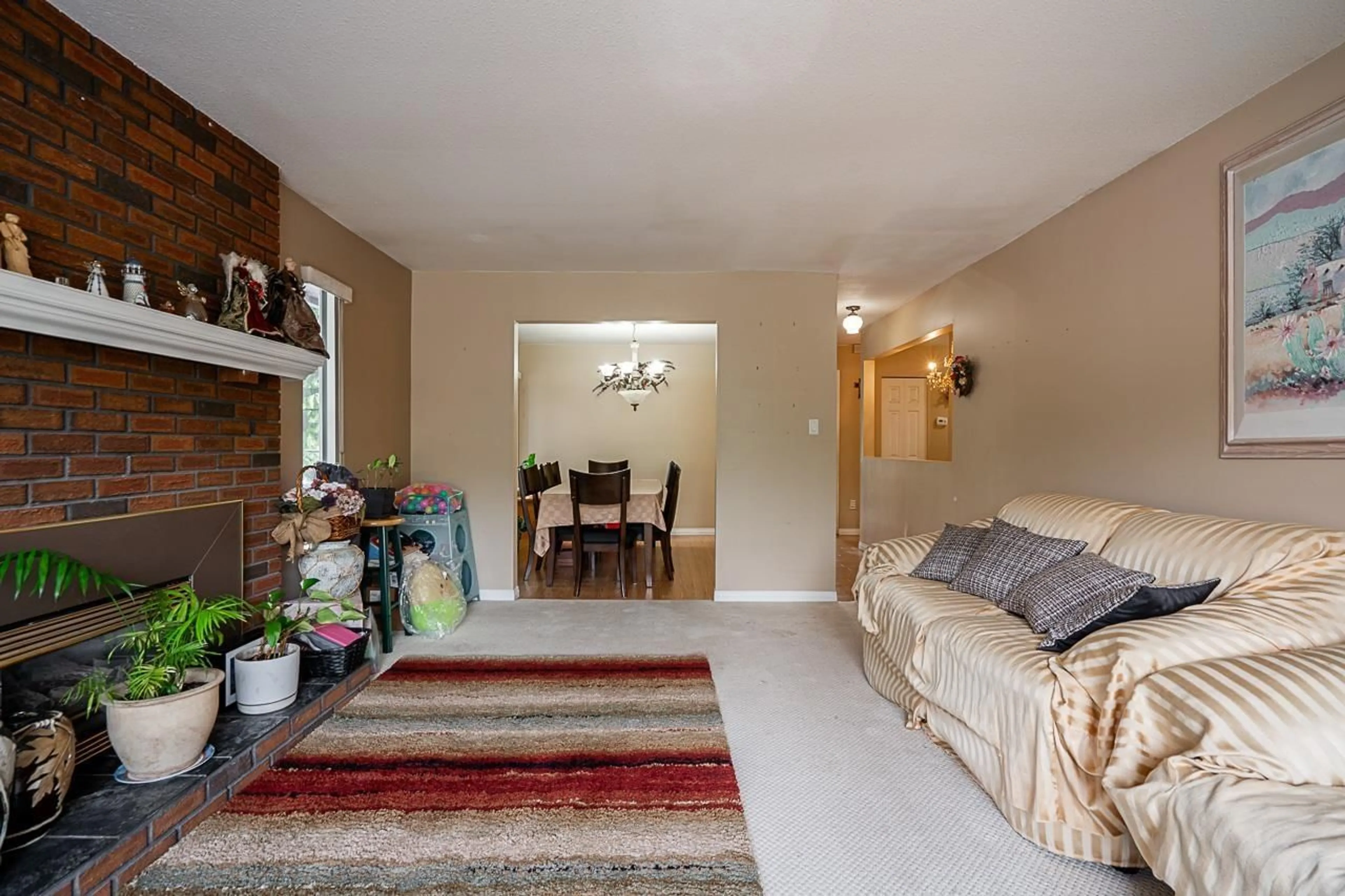 Living room with furniture, unknown for 9790 148A, Surrey British Columbia V3R8E5