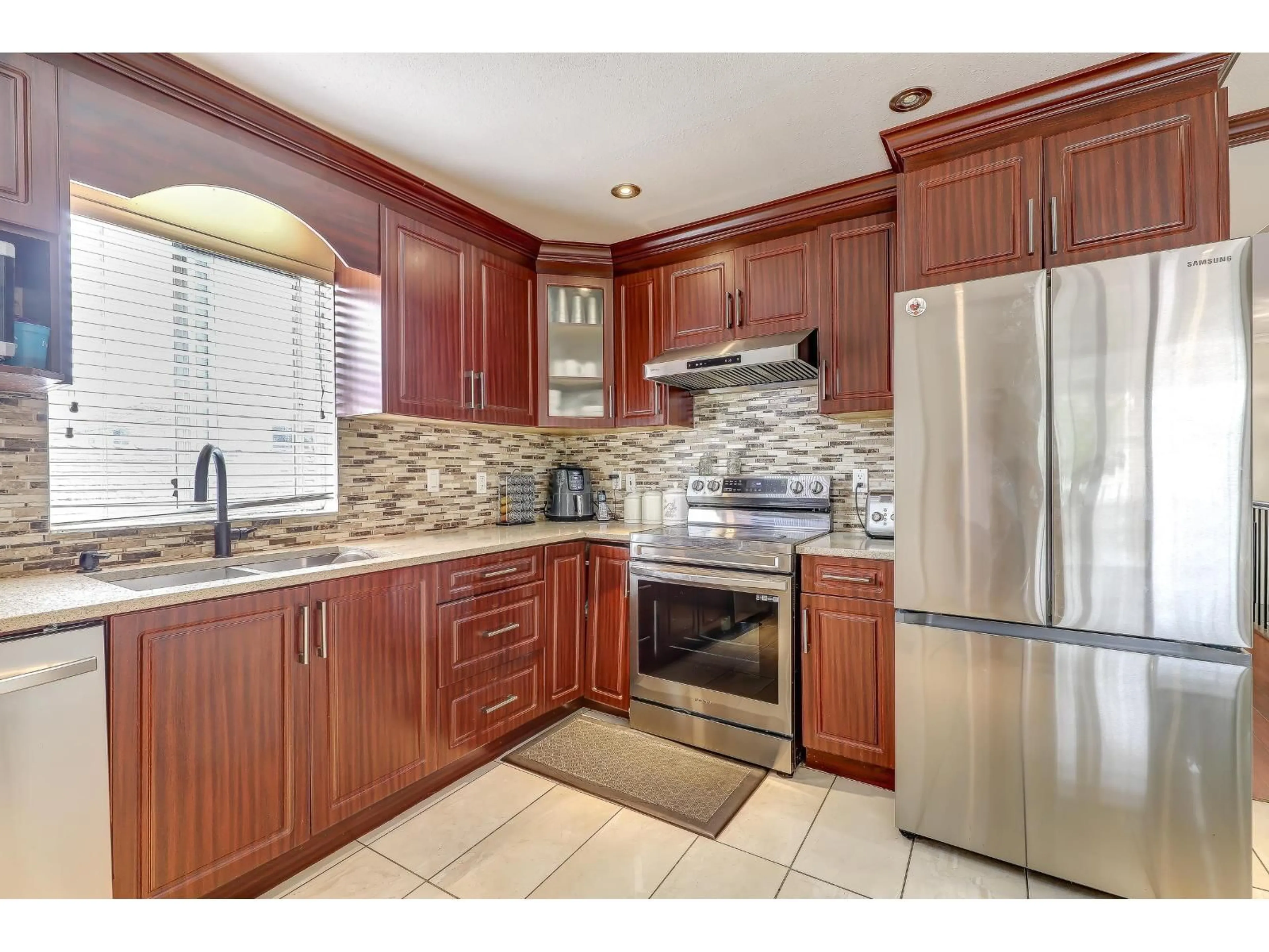 Unknown for 14115 88TH, Surrey British Columbia V3W3L5