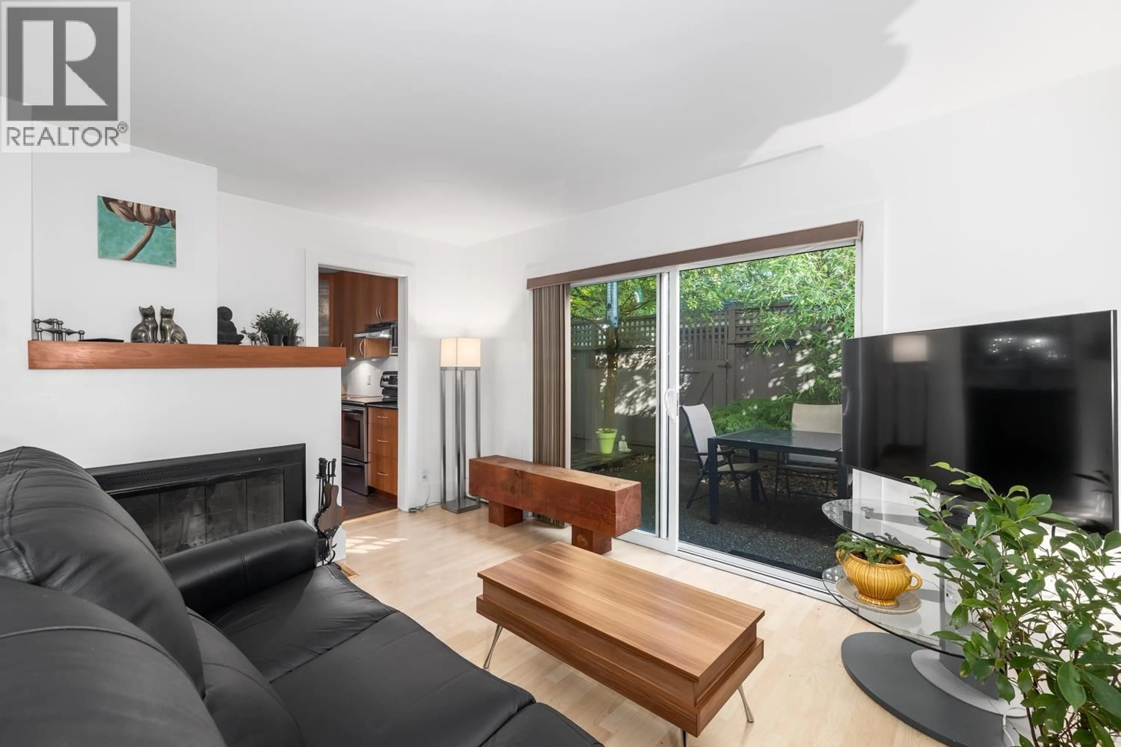 Living room with furniture, unknown for 158 17TH AVENUE, Vancouver British Columbia V5V1A4
