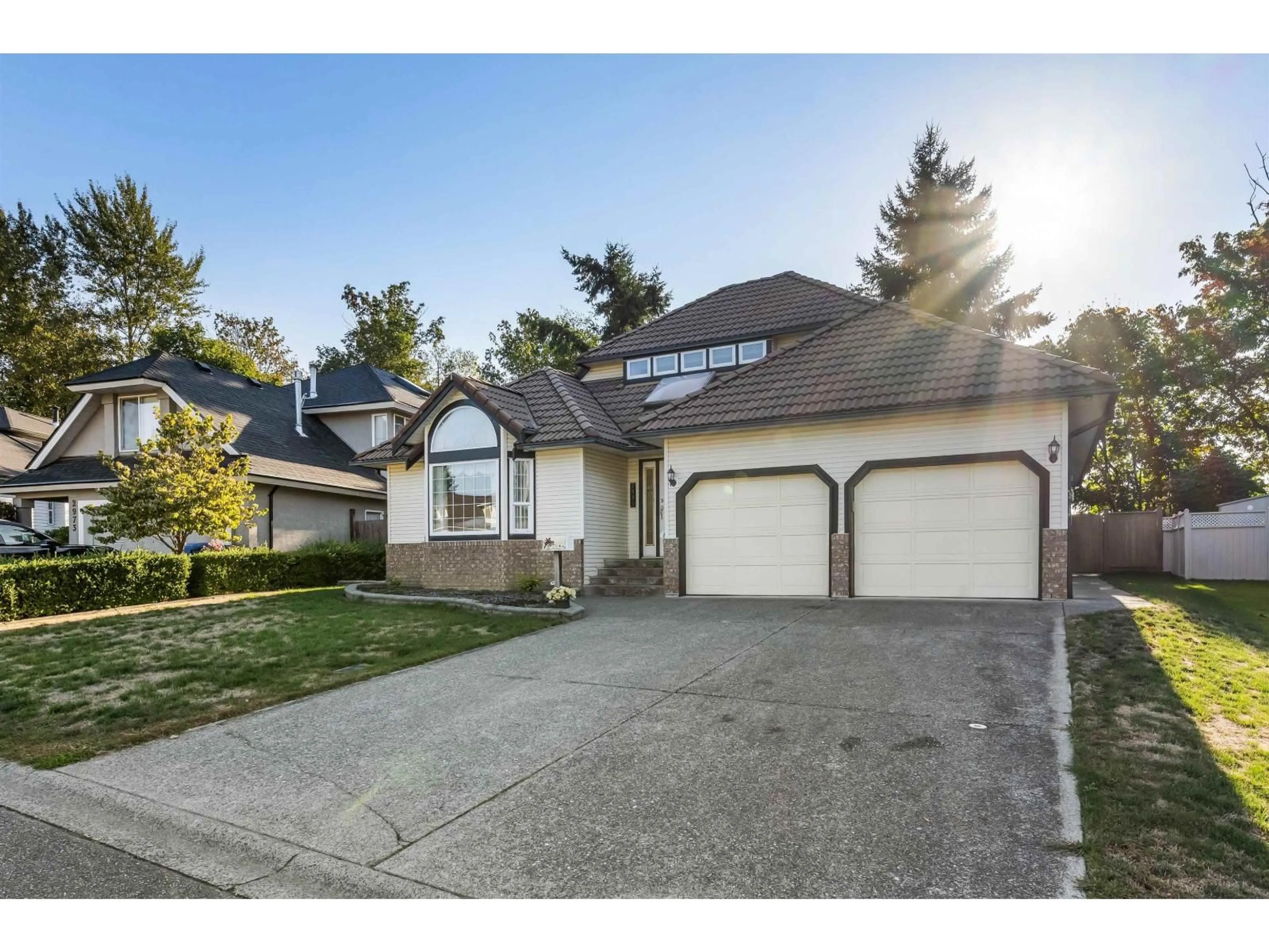 Home with vinyl exterior material, street for 2971 SOUTHERN, Abbotsford British Columbia V2T5H8