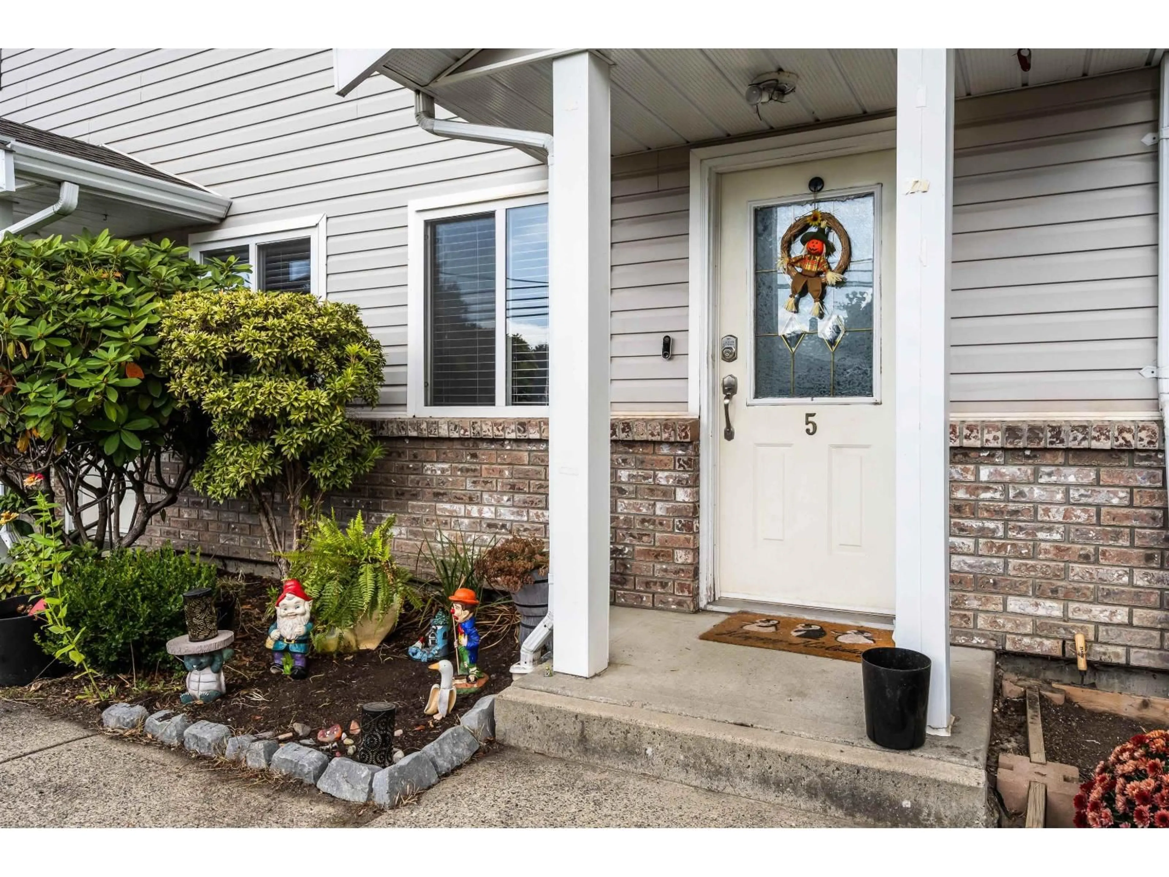 Indoor entryway for 5 - 46735 YALE ROAD, Chilliwack British Columbia V2P2S3
