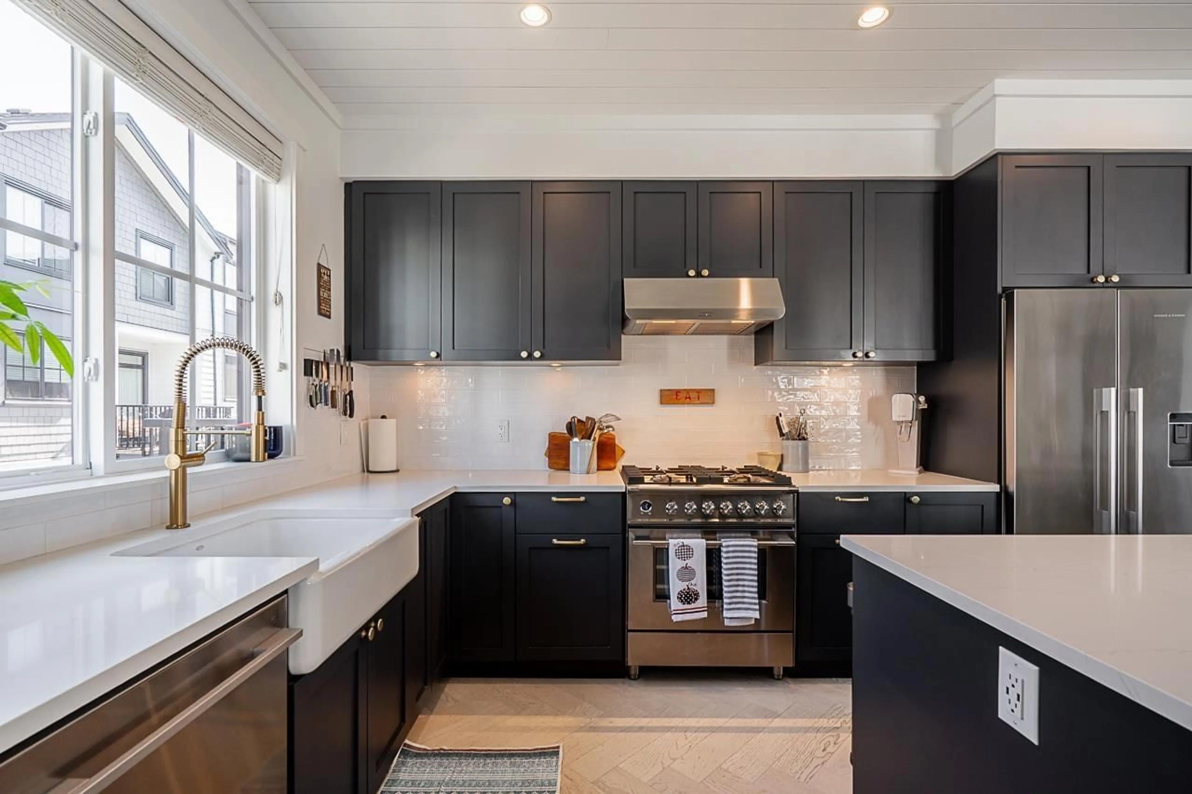 Contemporary kitchen, ceramic/tile floor for 15 - 16565 24A, Surrey British Columbia V3Z1H7