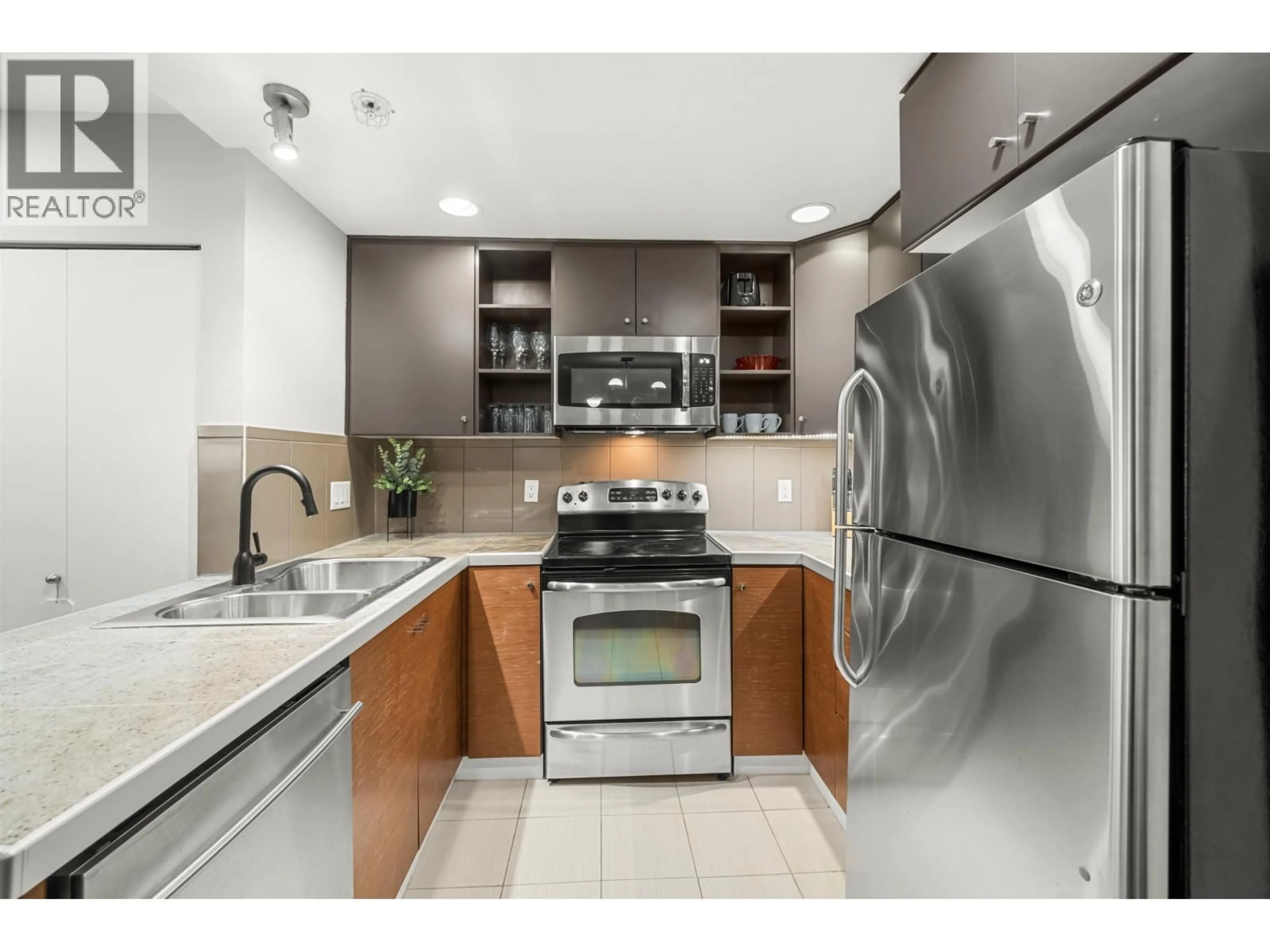 Standard kitchen, ceramic/tile floor for 78 - 728 14TH STREET, North Vancouver British Columbia V7M0A8