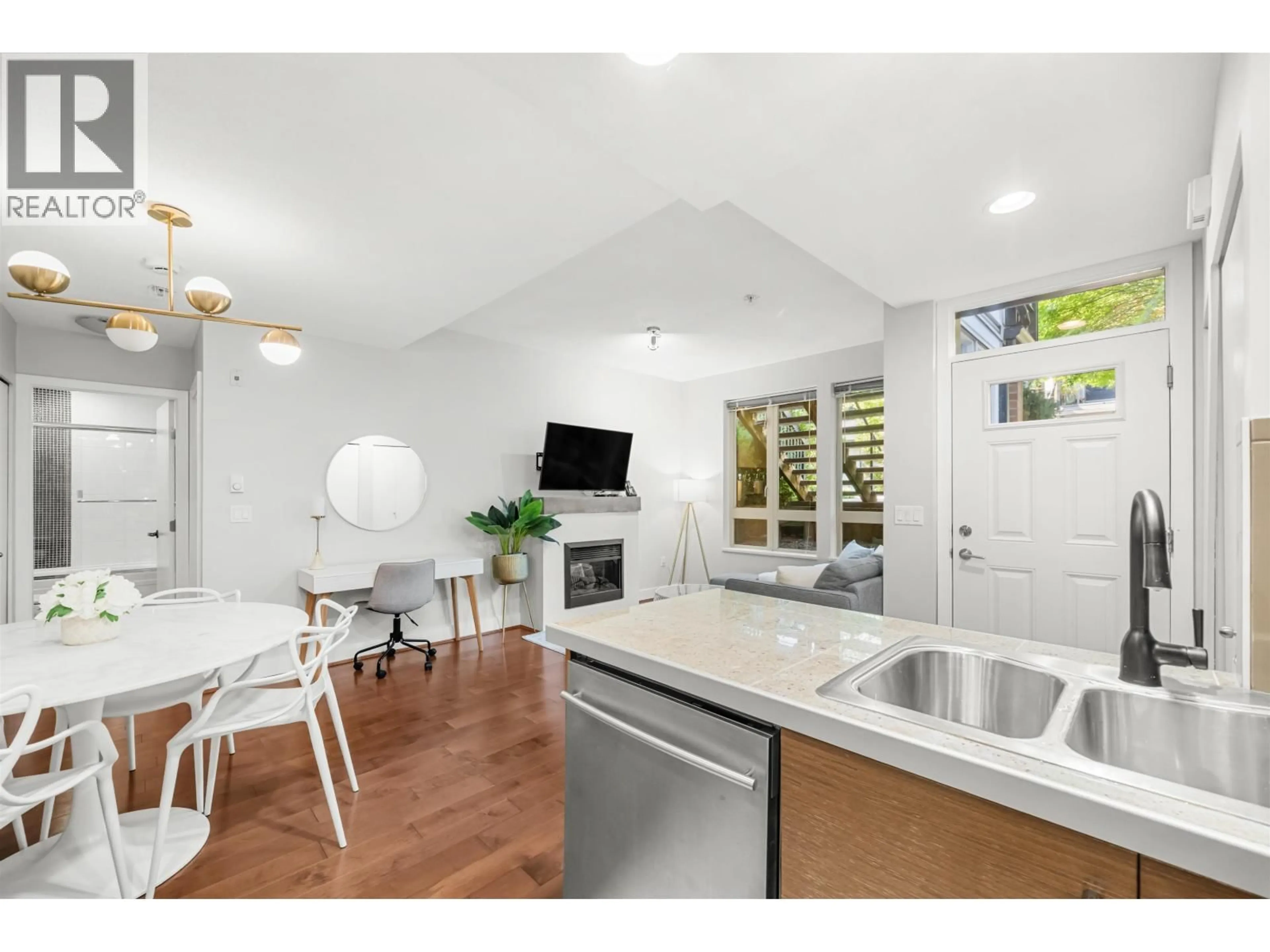 Open concept kitchen, unknown for 78 - 728 14TH STREET, North Vancouver British Columbia V7M0A8