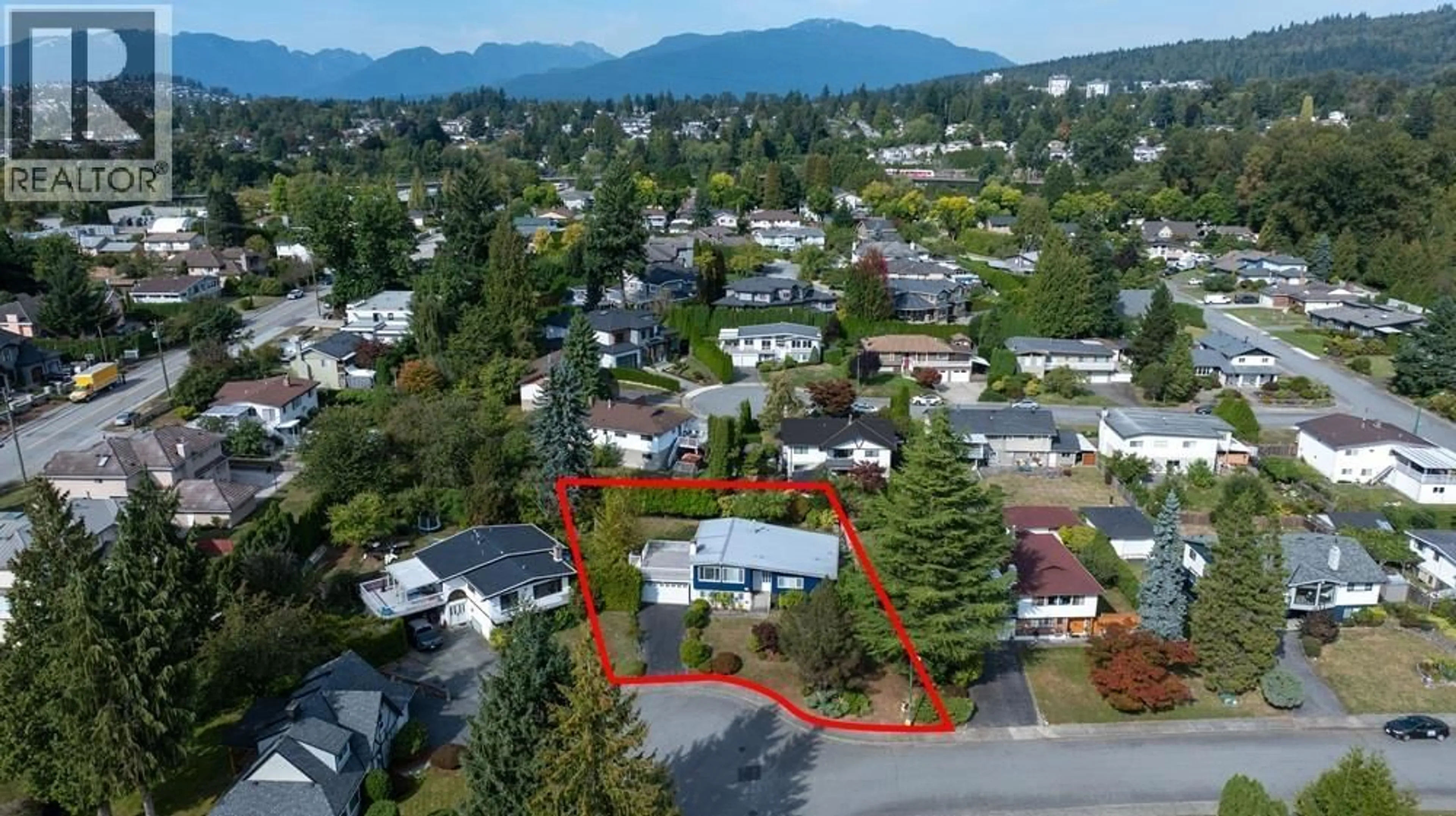 A pic from outside/outdoor area/front of a property/back of a property/a pic from drone, mountain view for 3345 CARDINAL DRIVE, Burnaby British Columbia V5A2T7