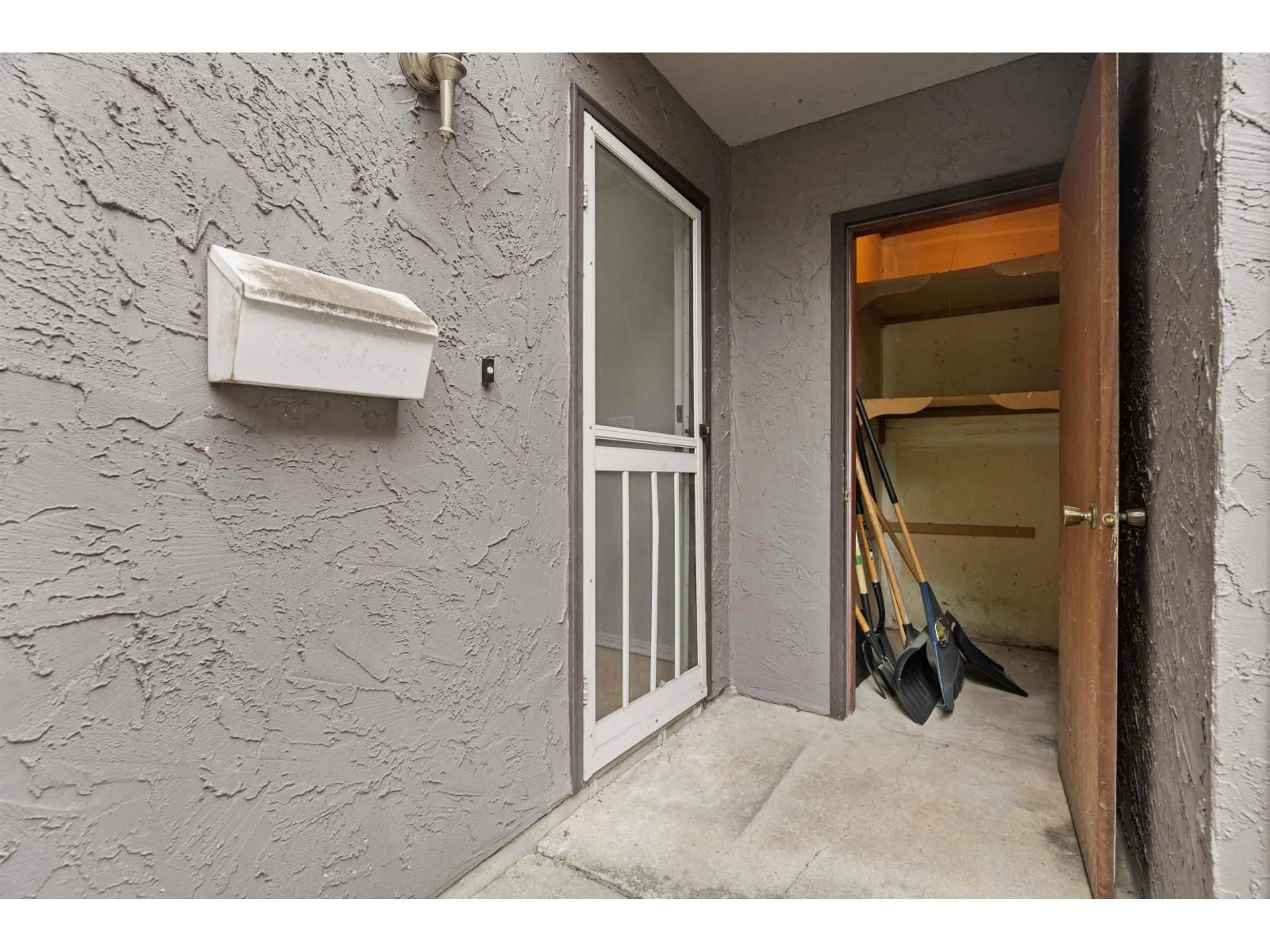 Indoor entryway for 1012 - 34909 OLD YALE, Abbotsford British Columbia V3G2E7