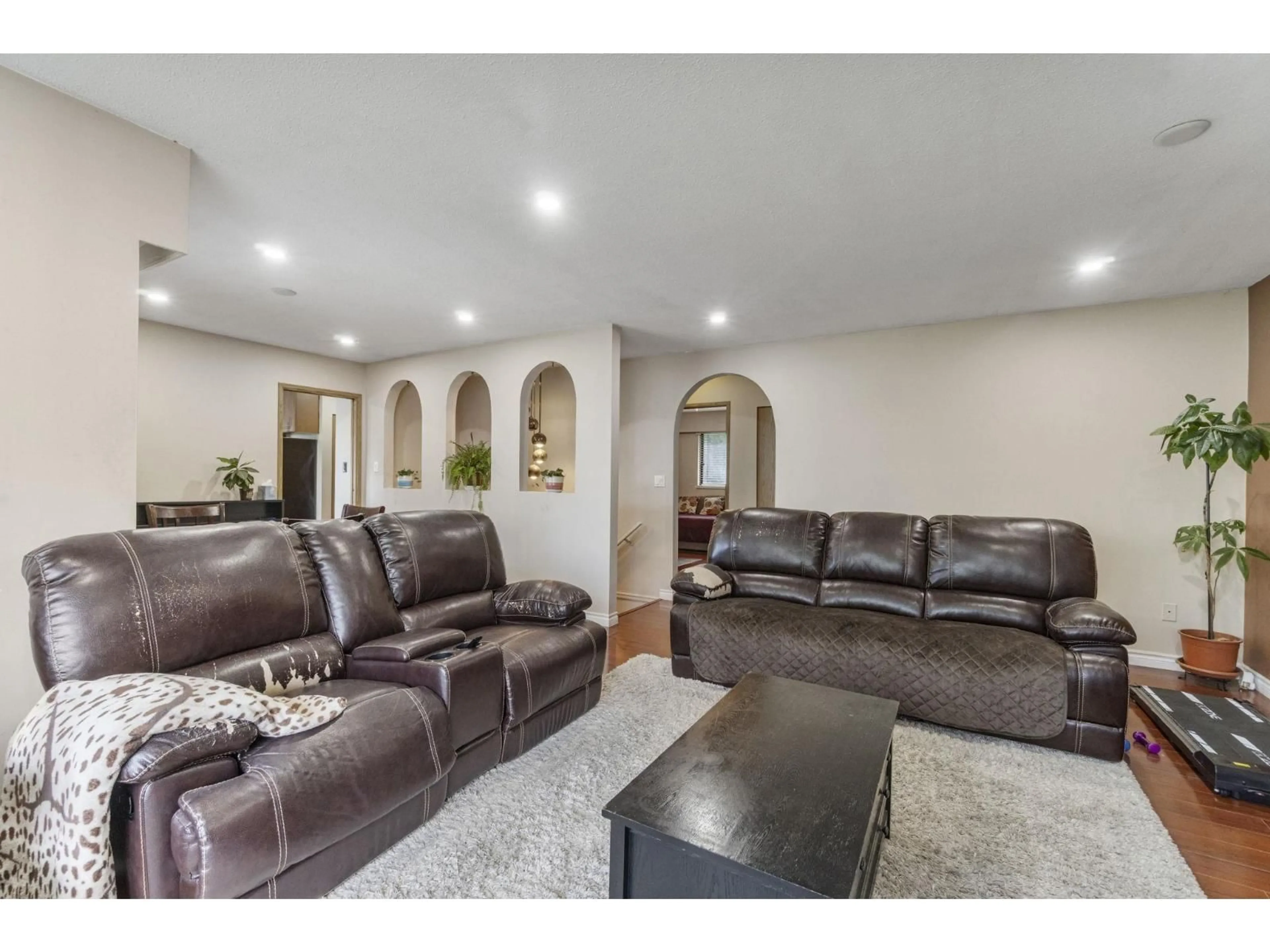 Living room with furniture, unknown for 9675 130TH, Surrey British Columbia V3T3L2