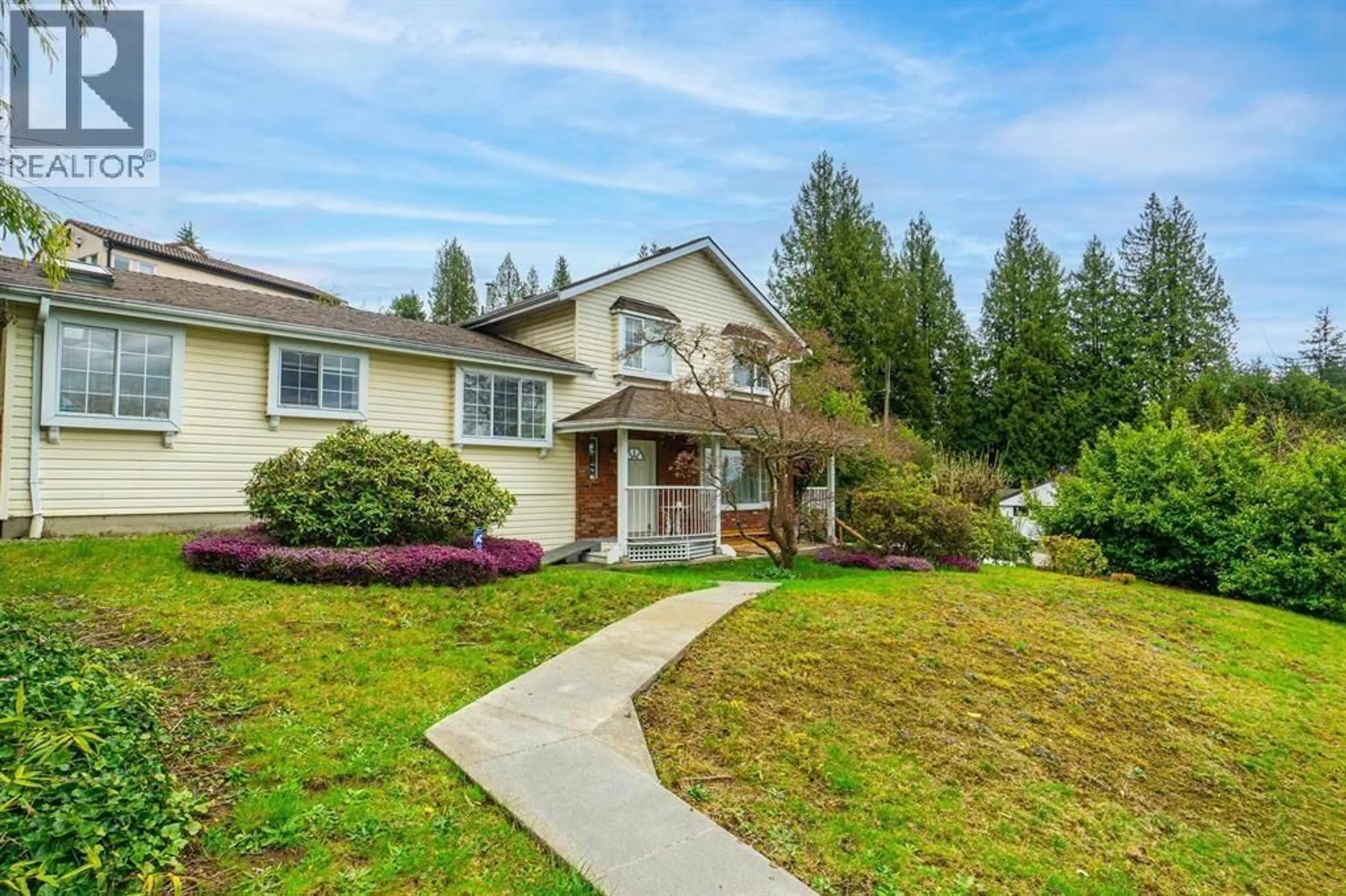 Home with vinyl exterior material, mountain view for 100 KENSINGTON ROAD, North Vancouver British Columbia V7N1P1