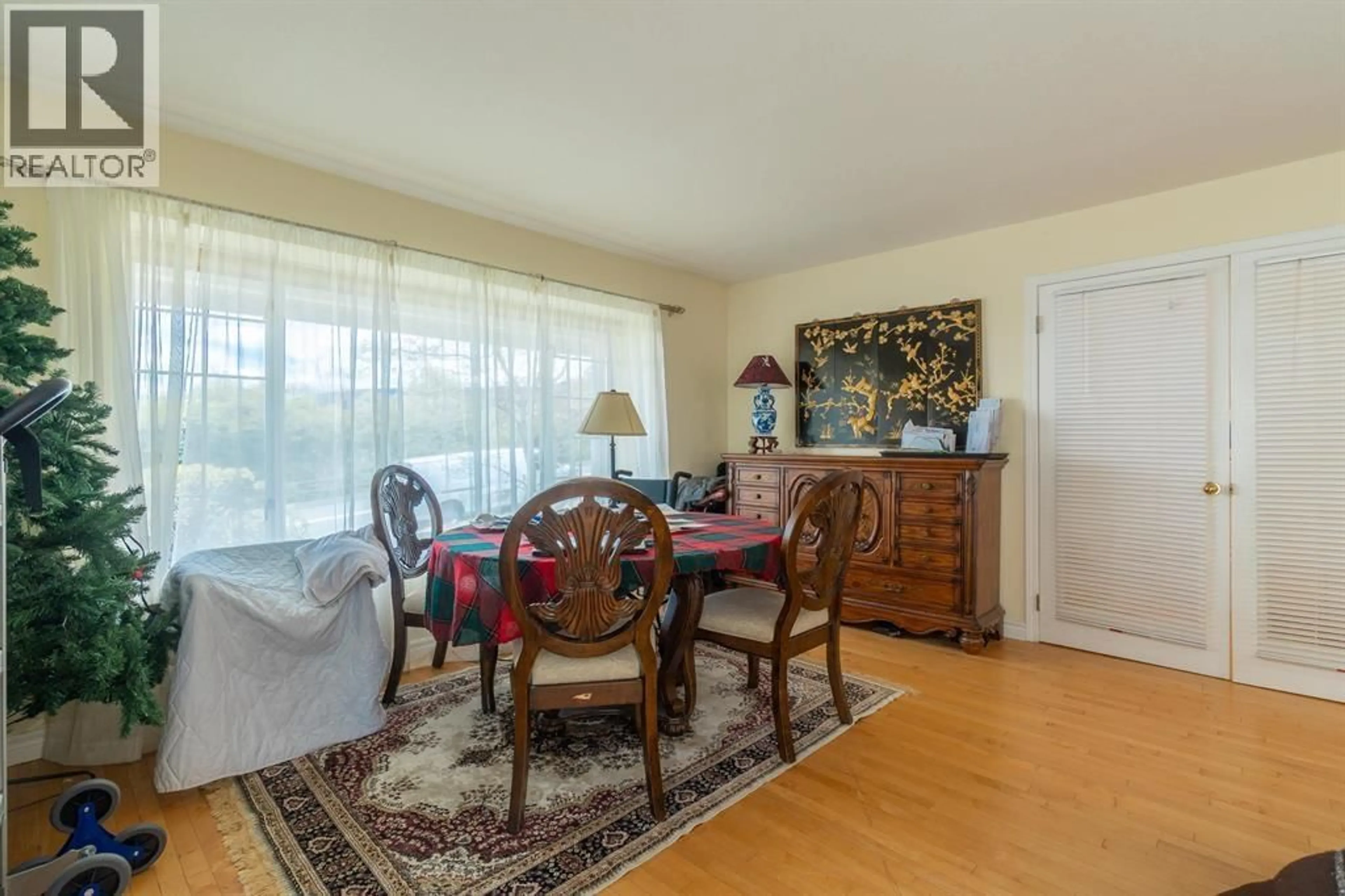 Dining room, wood/laminate floor for 100 KENSINGTON ROAD, North Vancouver British Columbia V7N1P1