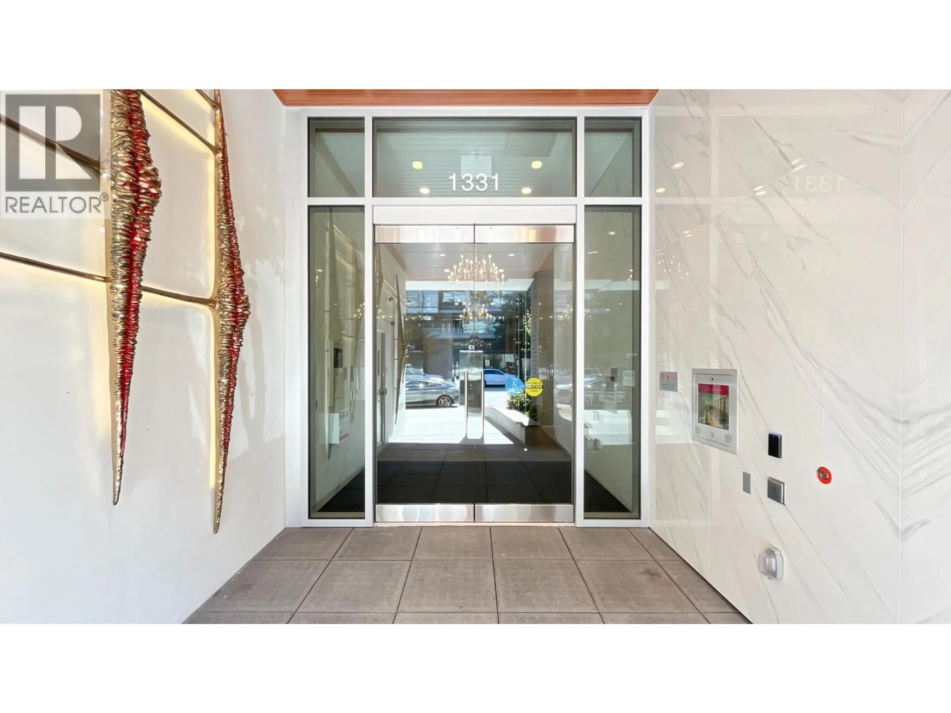Indoor foyer for 205 - 1331 MARINE DRIVE, West Vancouver British Columbia V7T1B6