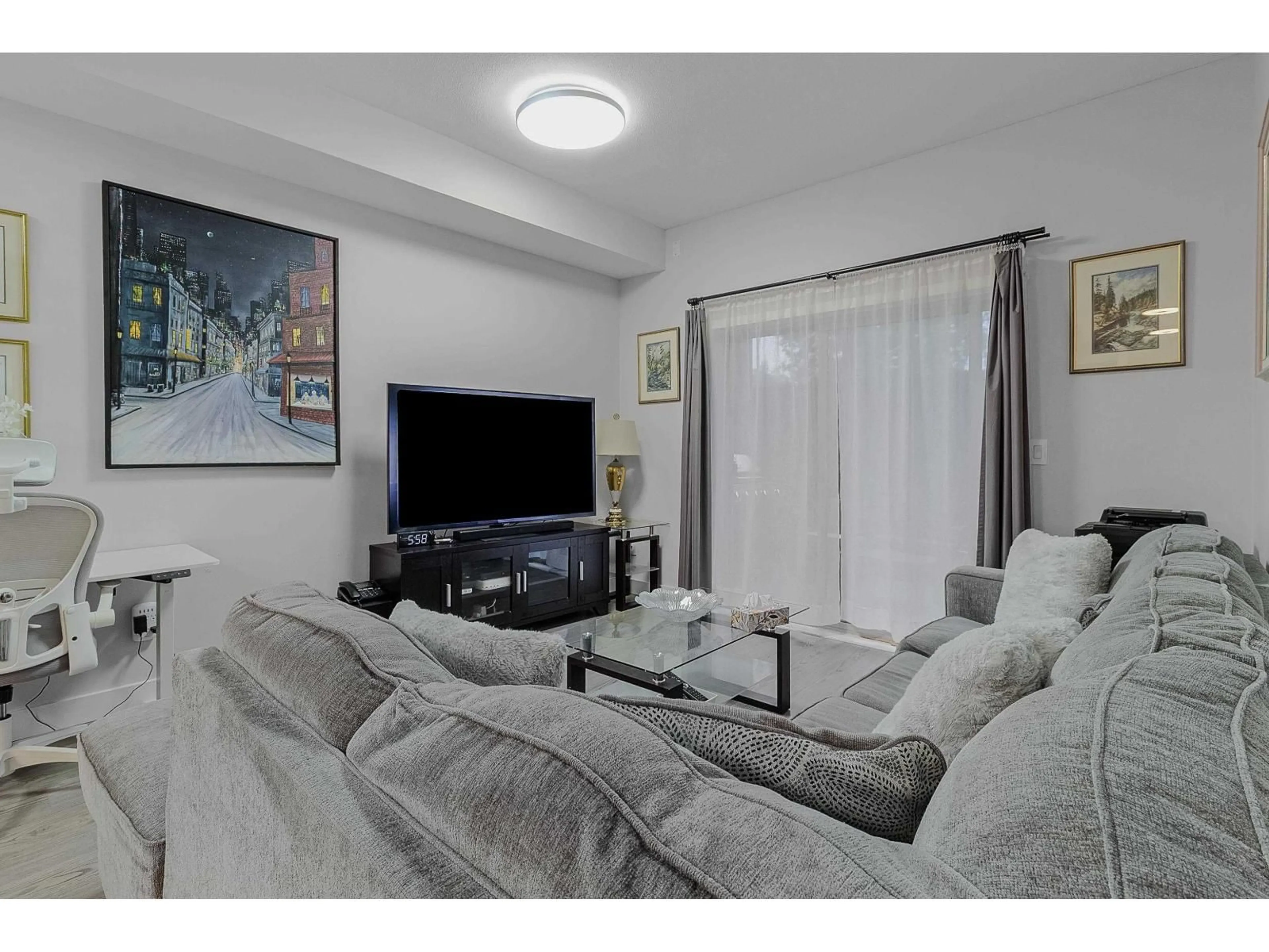 Living room with furniture, unknown for 107 - 10088 148, Surrey British Columbia V3R3M9