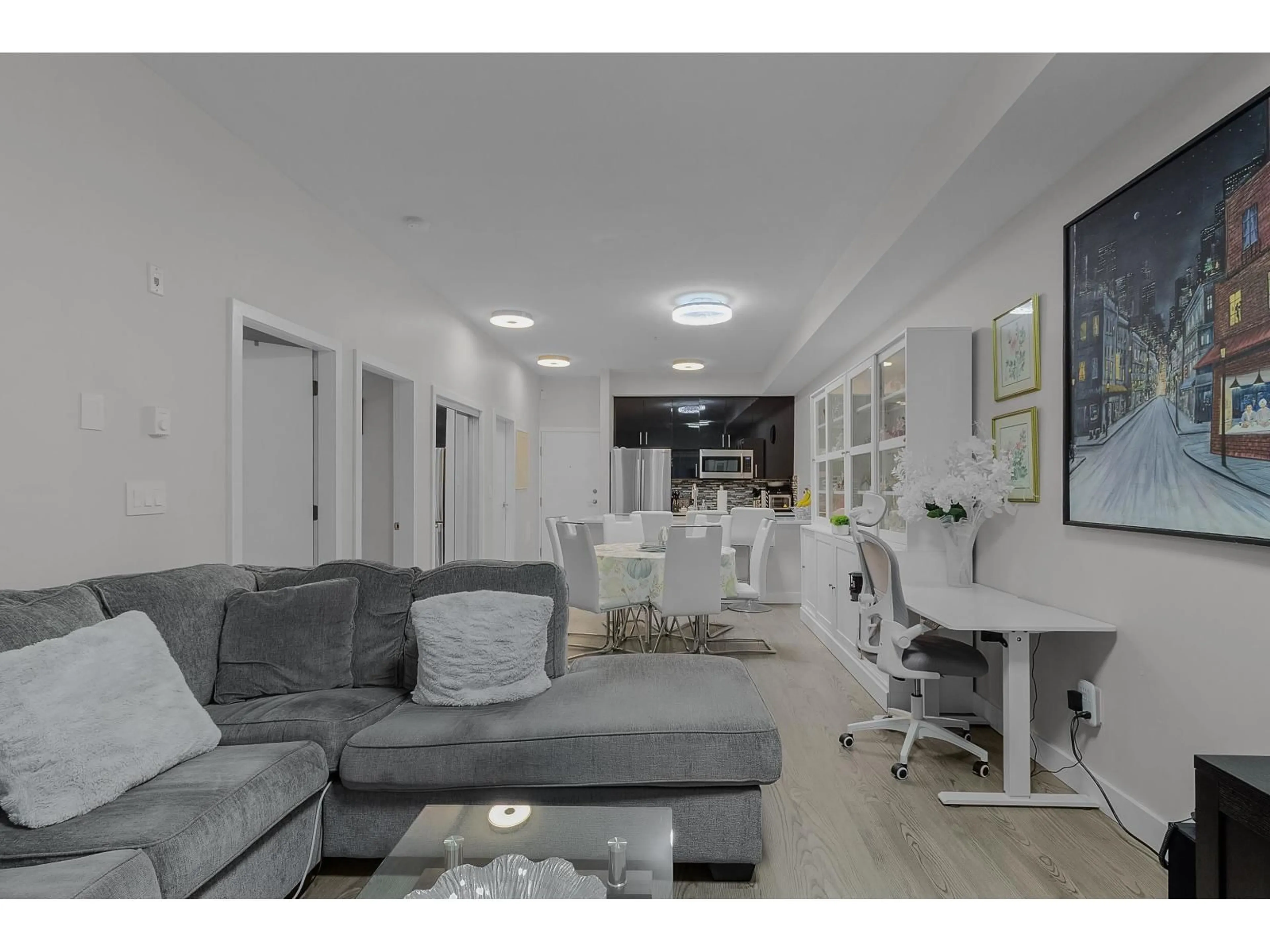 Living room with furniture, unknown for 107 - 10088 148, Surrey British Columbia V3R3M9