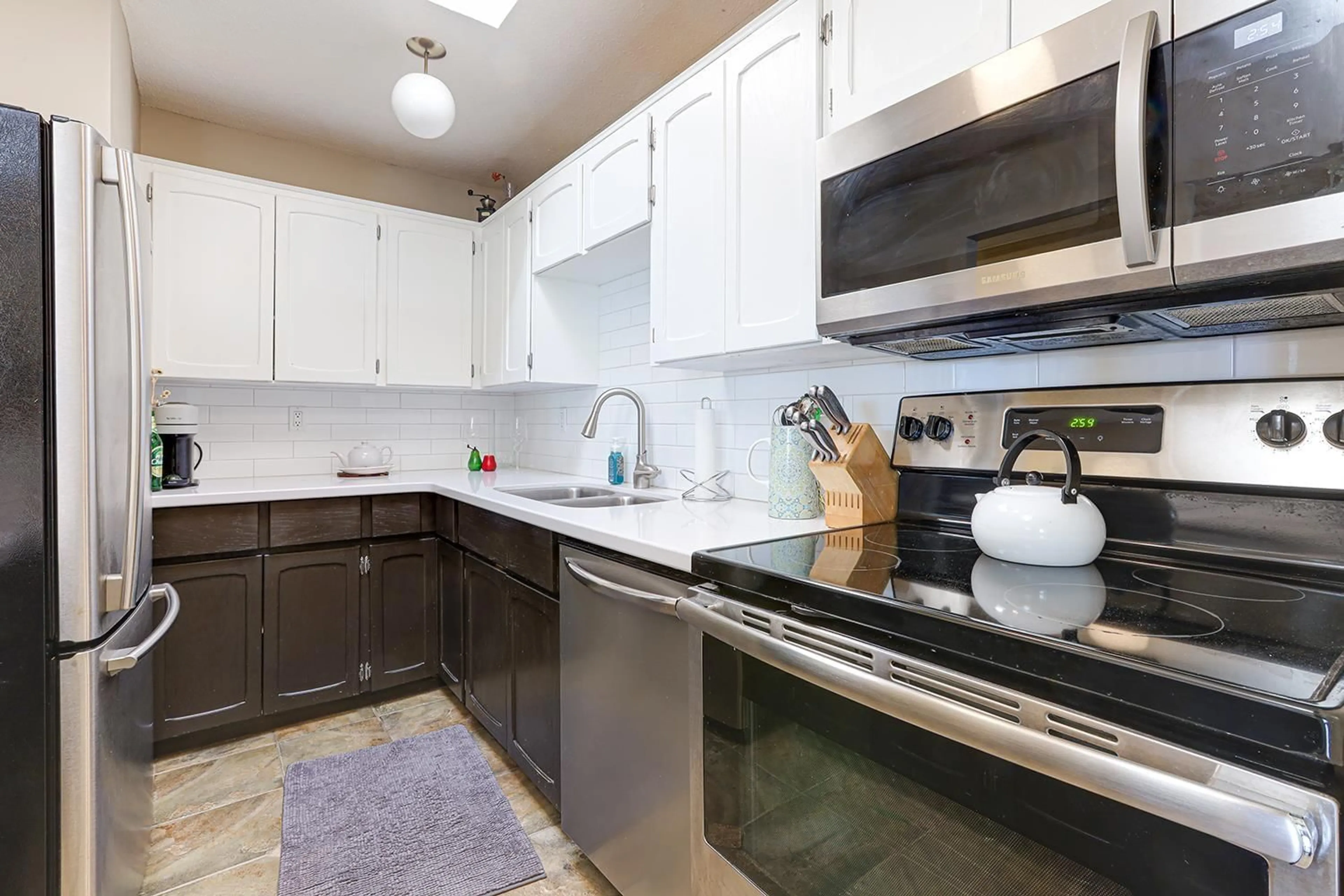 Standard kitchen, ceramic/tile floor for 301 - 1354 WINTER, White Rock British Columbia V4B3Y1