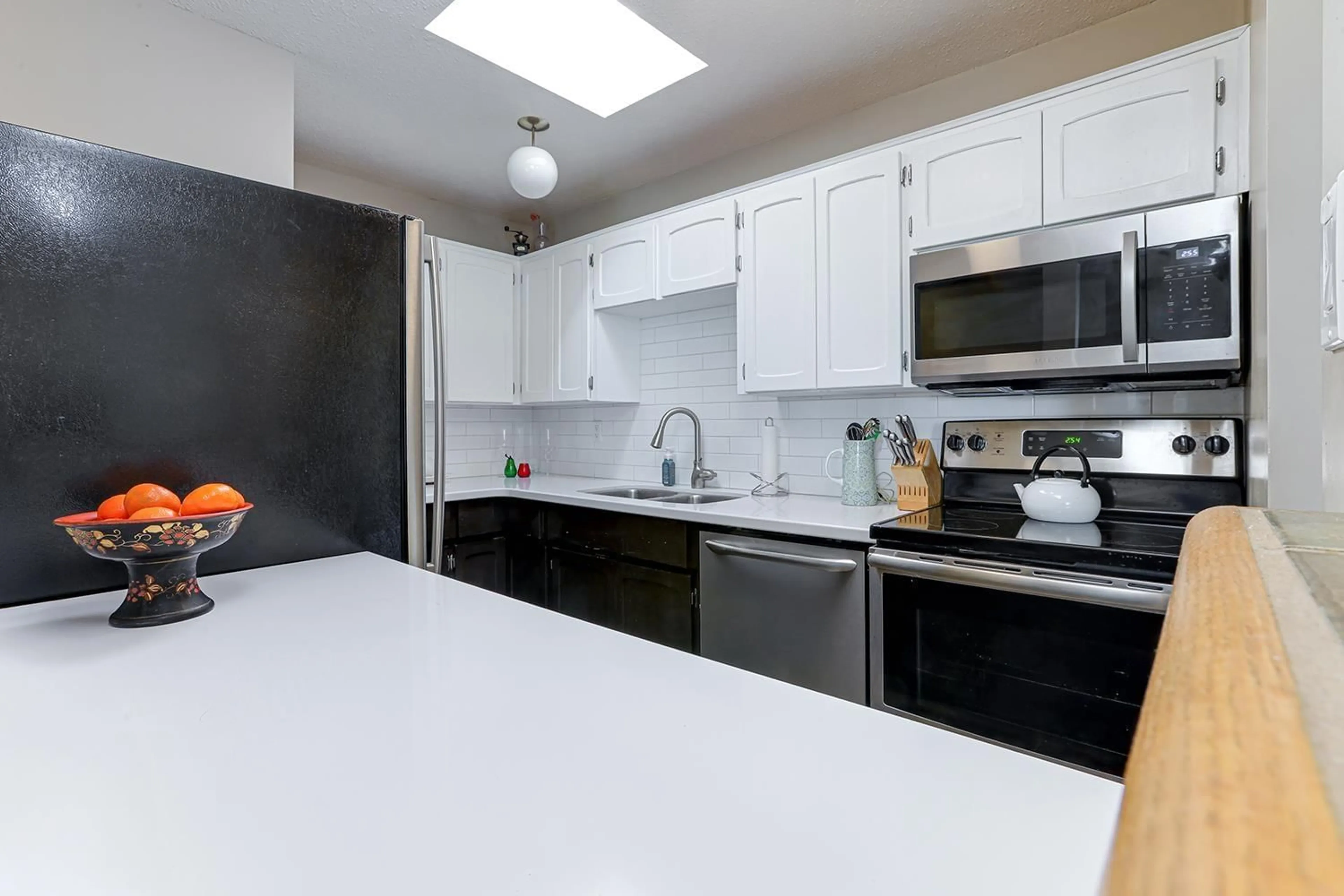 Standard kitchen, unknown for 301 - 1354 WINTER, White Rock British Columbia V4B3Y1