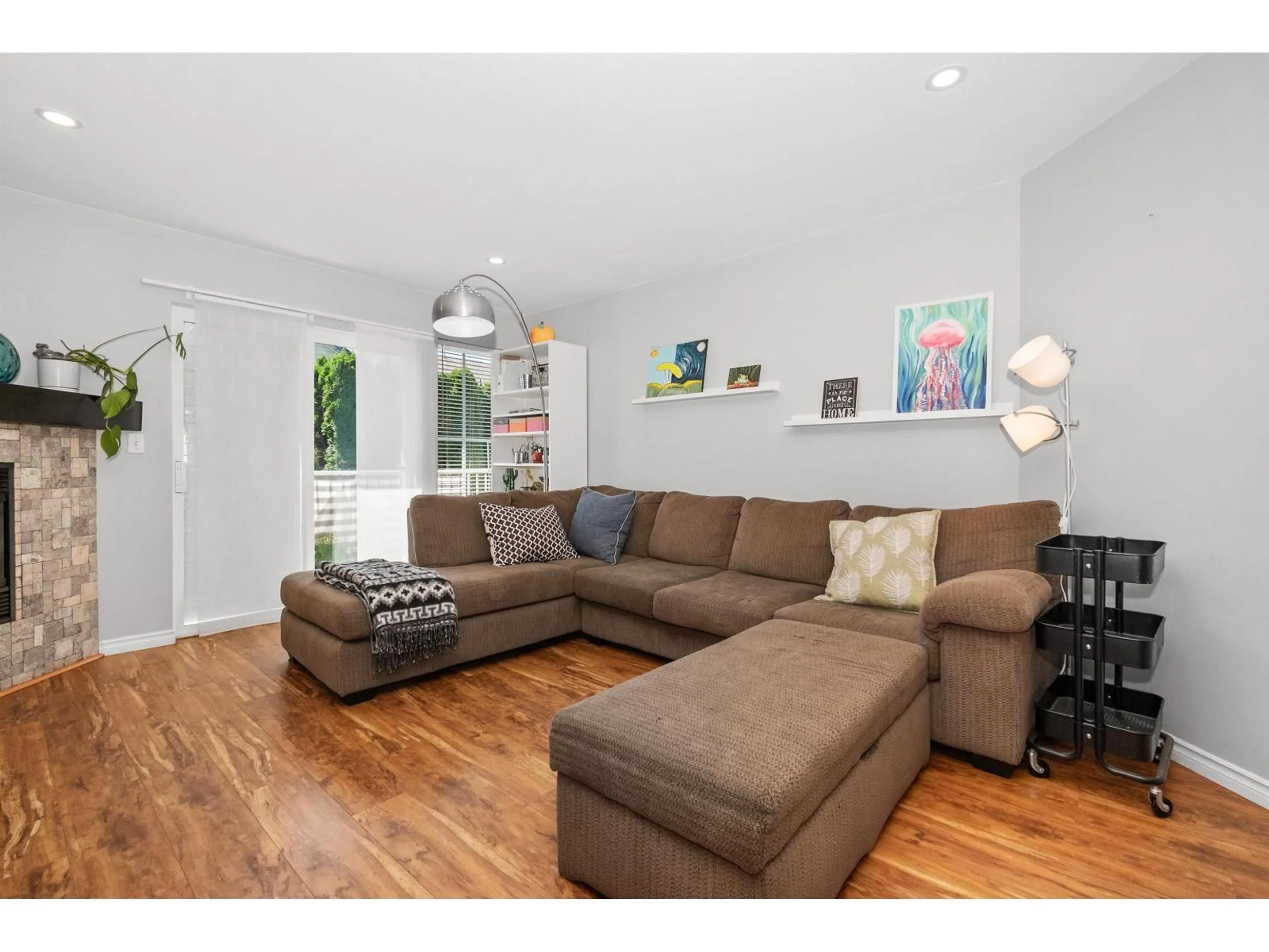 Living room with furniture, wood/laminate floor for 18 - 5915 VEDDER ROAD, Chilliwack British Columbia V2R1C3