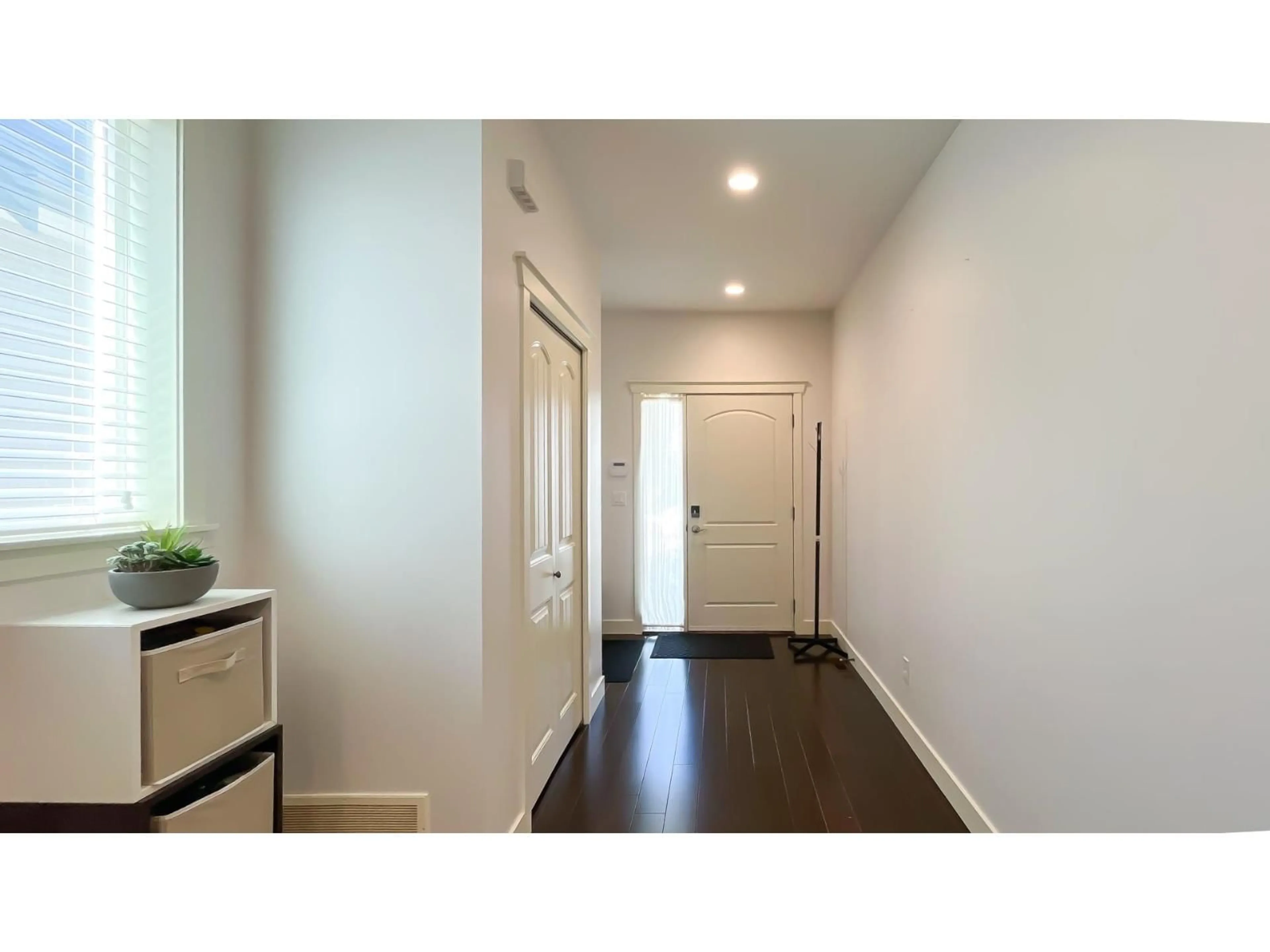 Indoor entryway for 21046 79A, Langley British Columbia V2Y0H6
