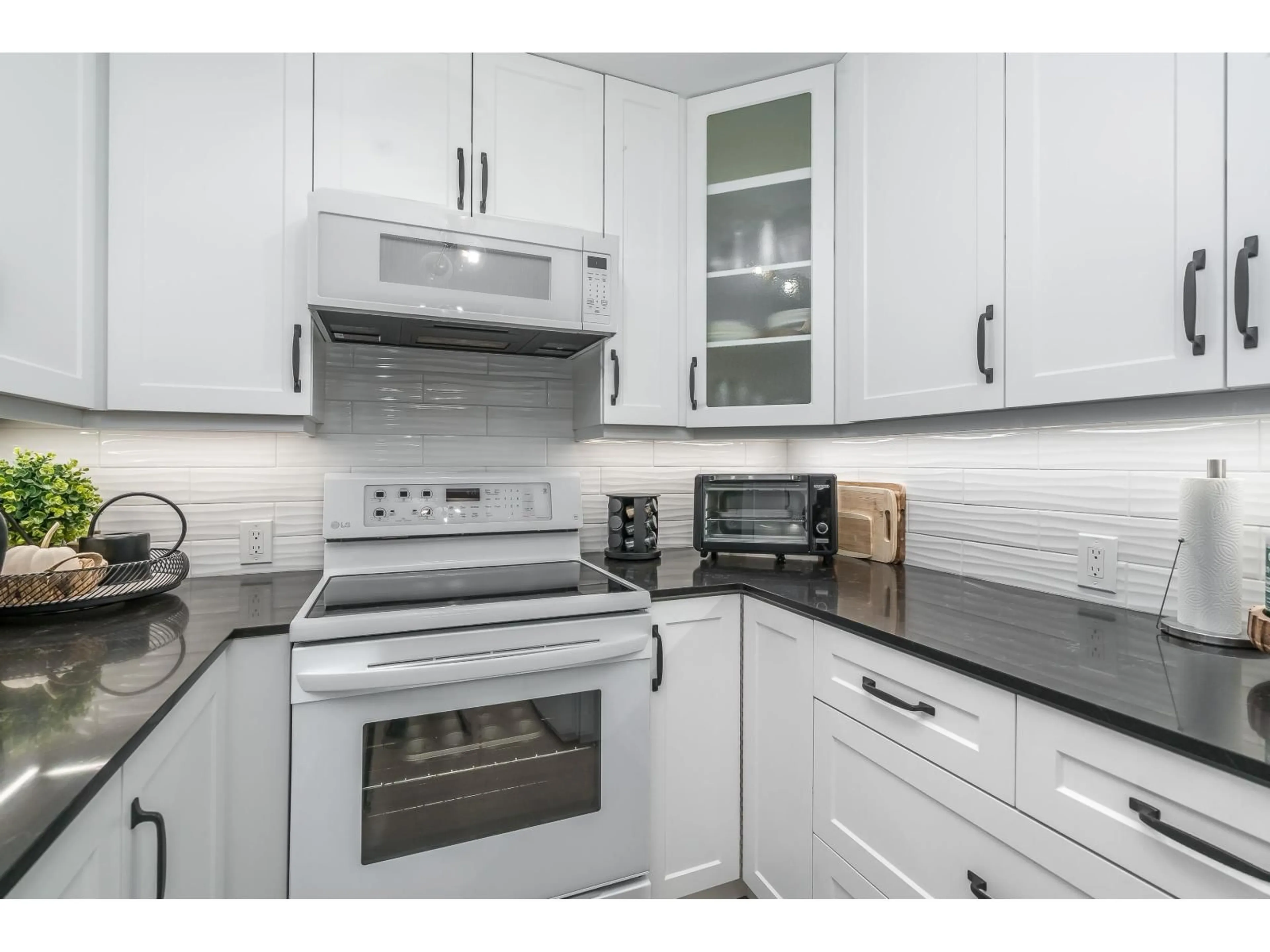 Standard kitchen, ceramic/tile floor for 102 - 20448 PARK, Langley British Columbia V3A4N8