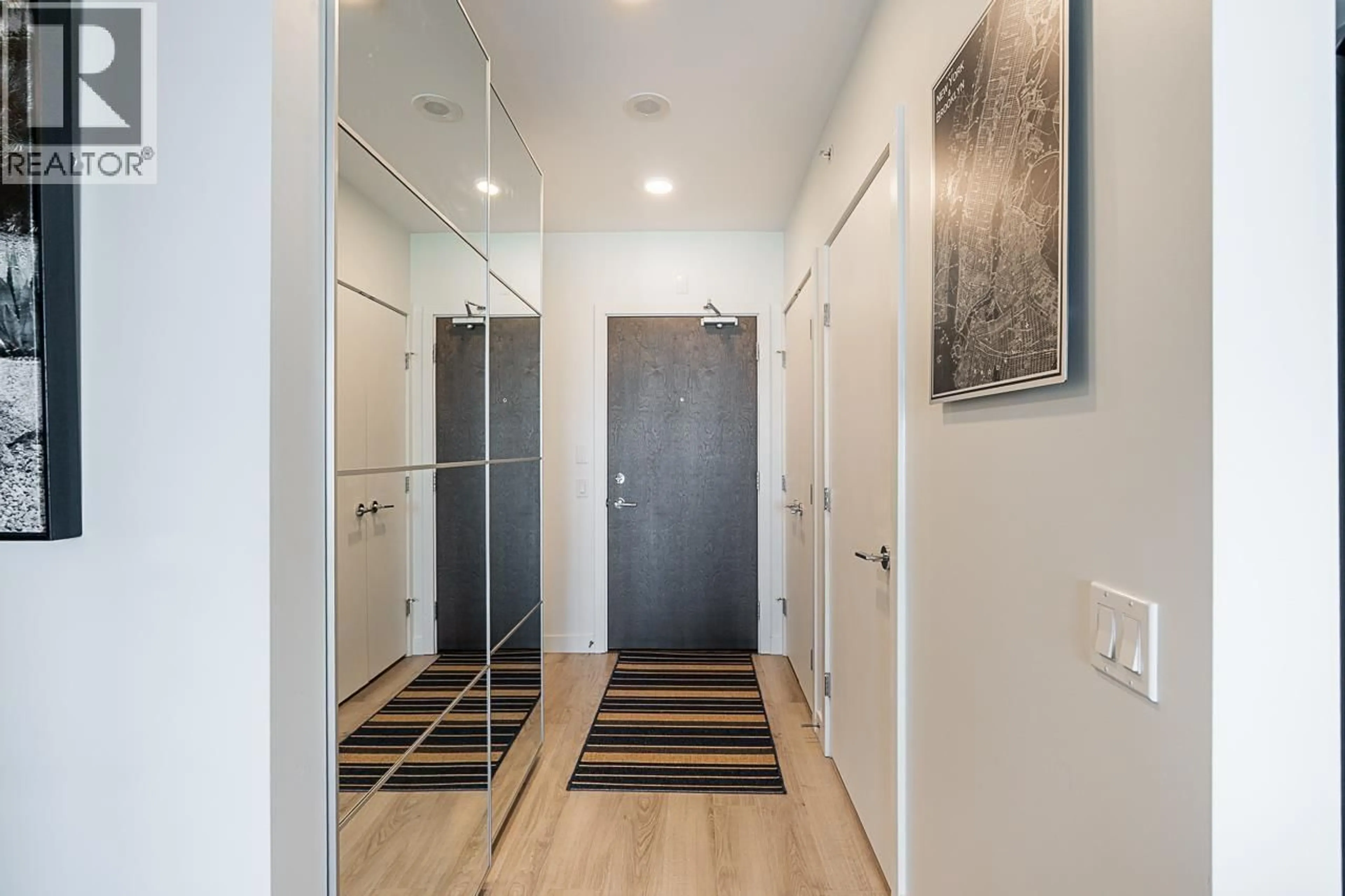 Indoor entryway for 708 - 200 NELSON'S CRESCENT, New Westminster British Columbia V3L0H4