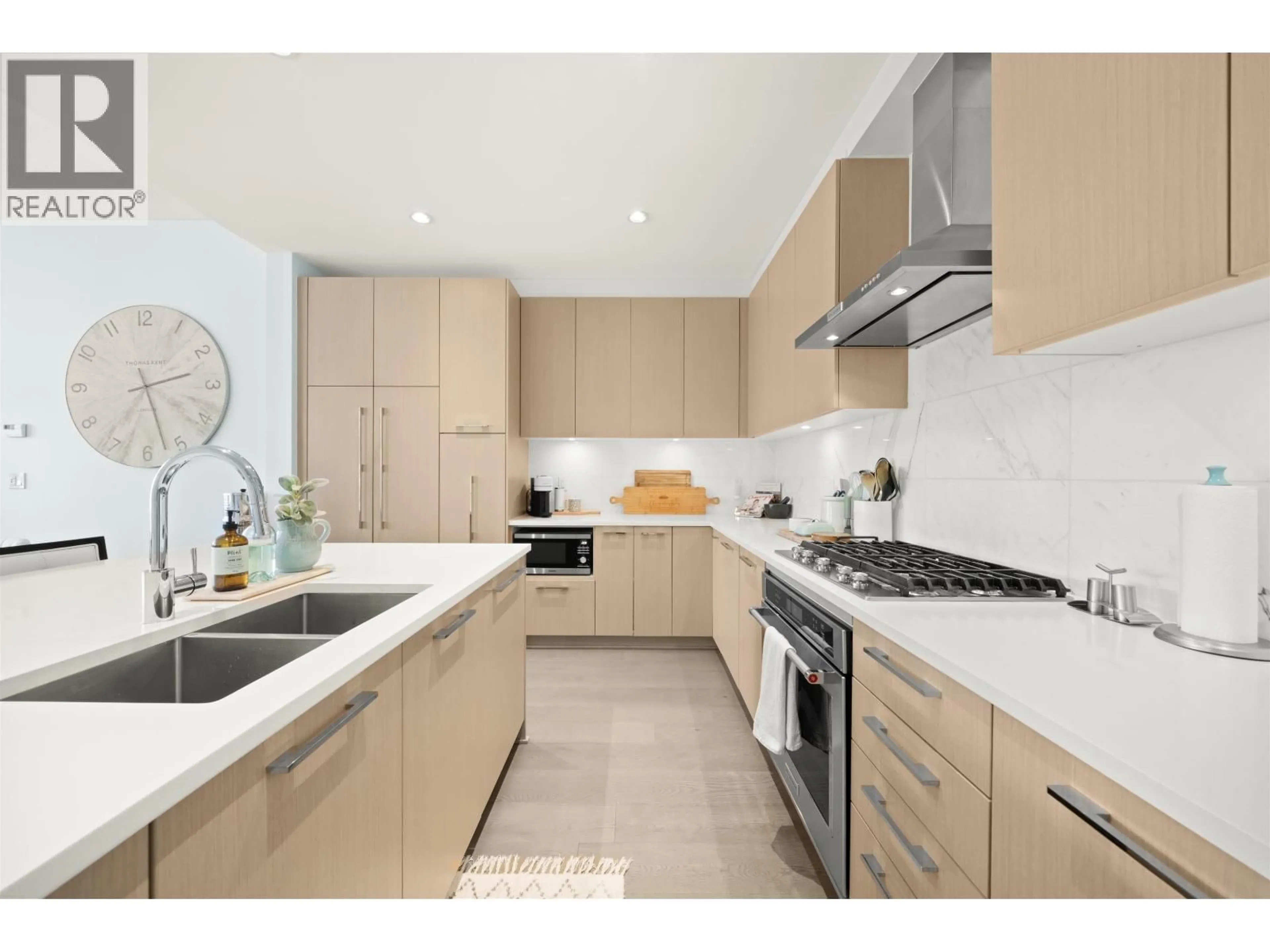 Contemporary kitchen, unknown for 227 - 5535 ADMIRAL WAY, Delta British Columbia V4K0E3