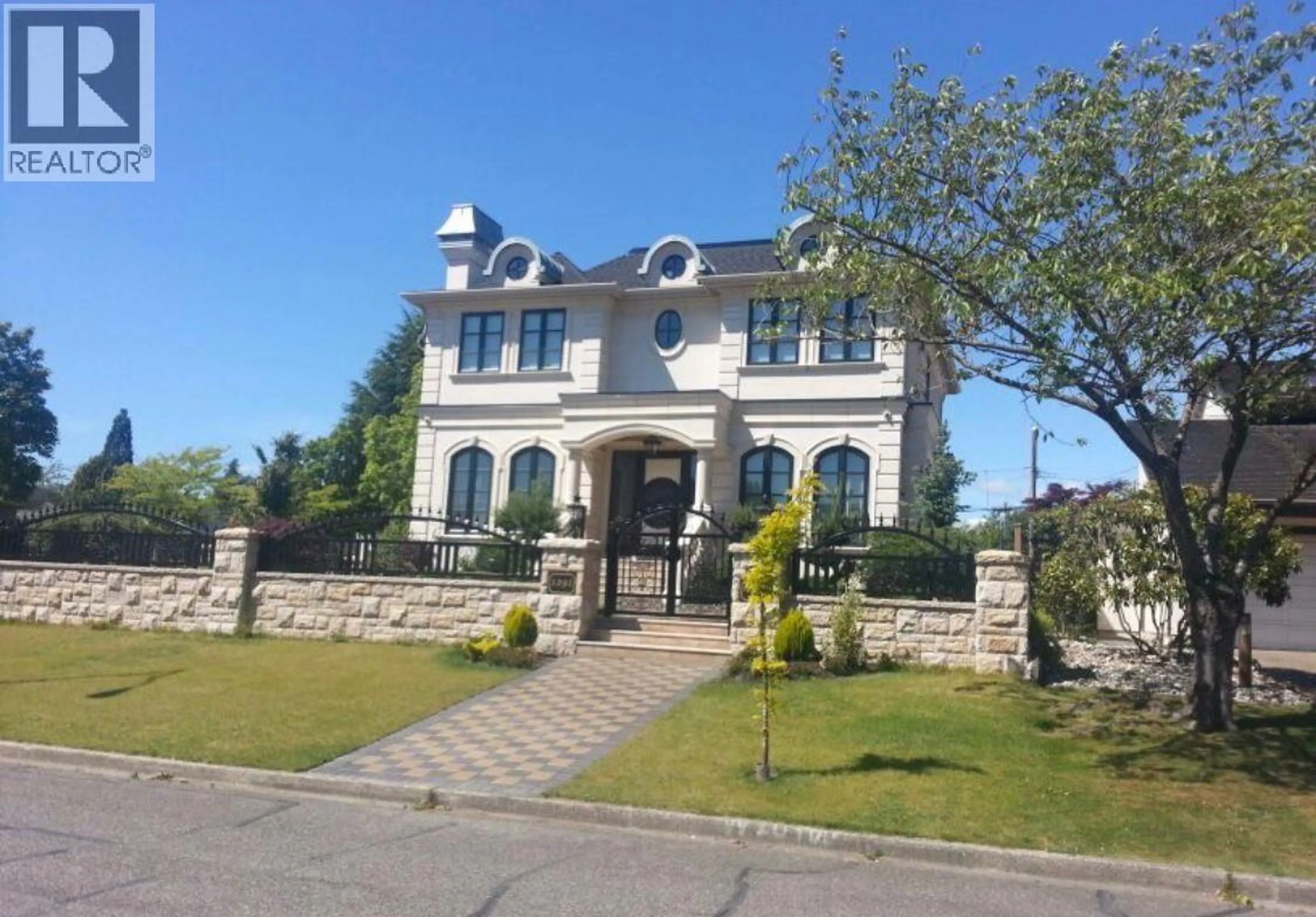 A pic from outside/outdoor area/front of a property/back of a property/a pic from drone, unknown for 1291 50TH AVENUE, Vancouver British Columbia V6P1B1