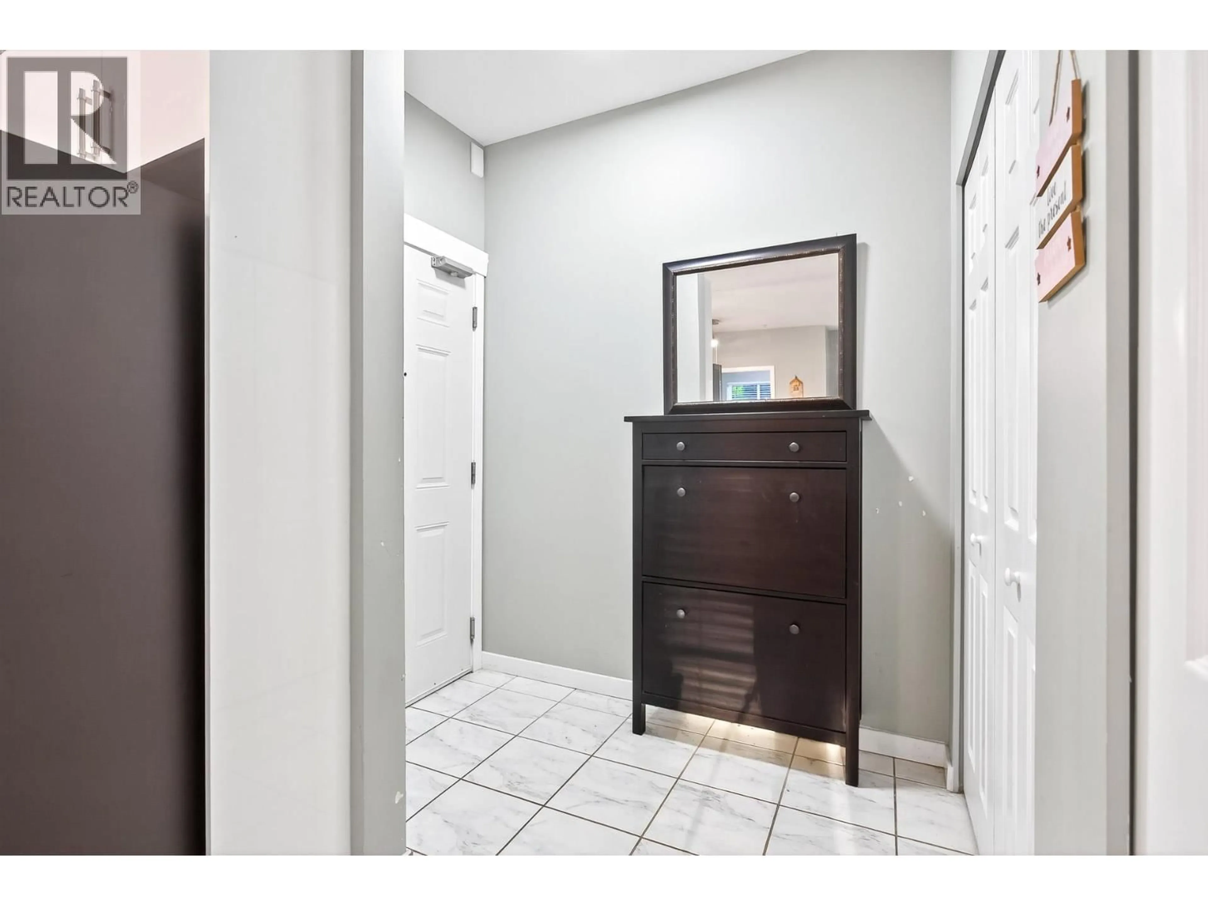 Indoor entryway for 209 - 2488 KELLY AVENUE, Port Coquitlam British Columbia V3C1Y4
