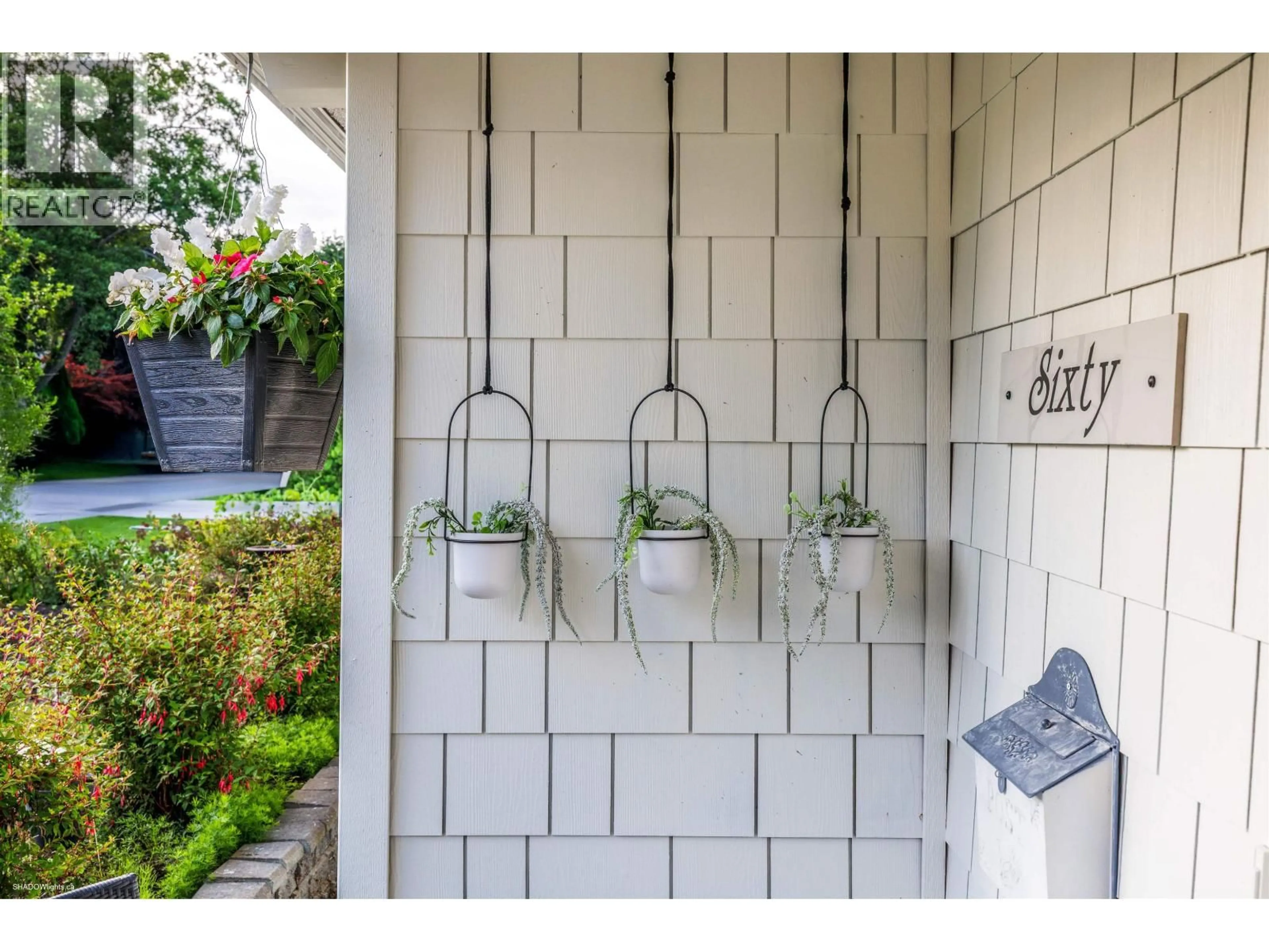 Indoor entryway for 60 53A STREET, Delta British Columbia V4M3C4