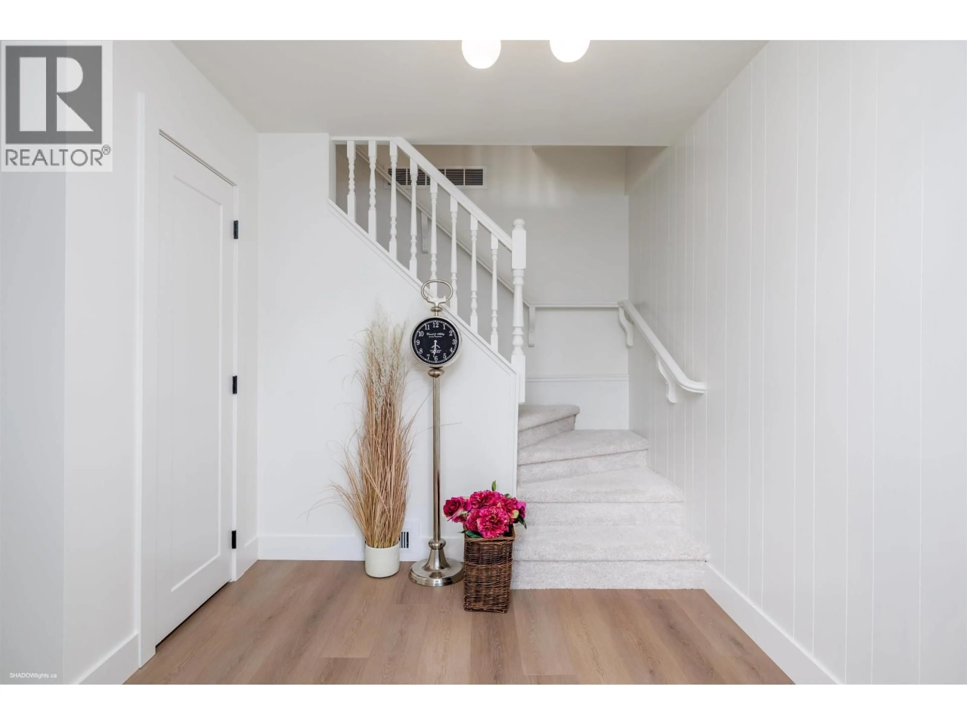 Indoor entryway for 60 53A STREET, Delta British Columbia V4M3C4